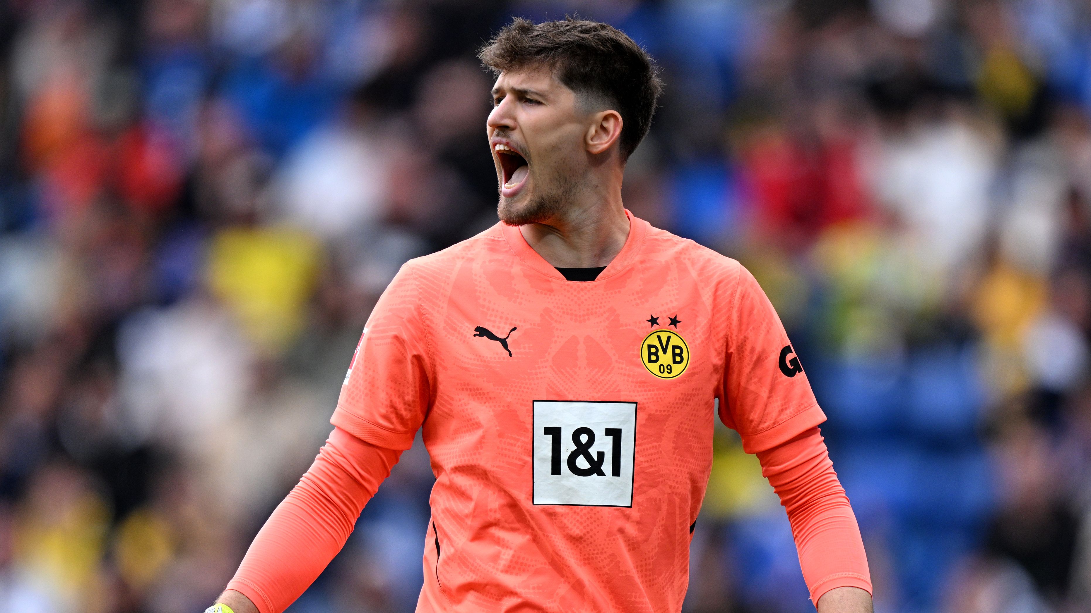 Manchester United's Goalkeeper Targets: Gianluigi Donnarumma, Diogo Costa, and Six Alternatives to Replace Andre Onana and Altay Bayindir