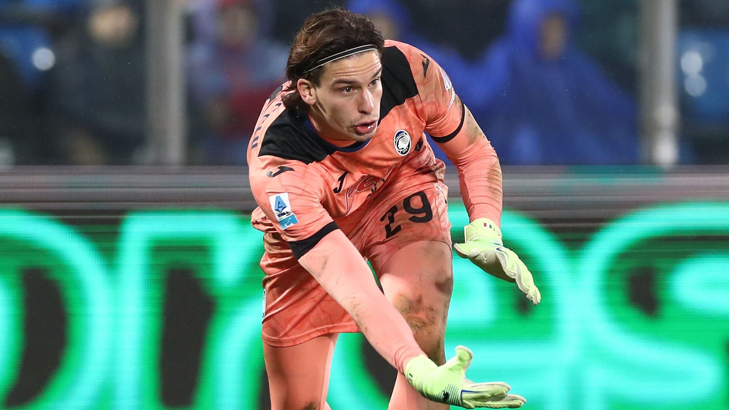 Manchester United's Goalkeeper Targets: Gianluigi Donnarumma, Diogo Costa, and Six Alternatives to Replace Andre Onana and Altay Bayindir