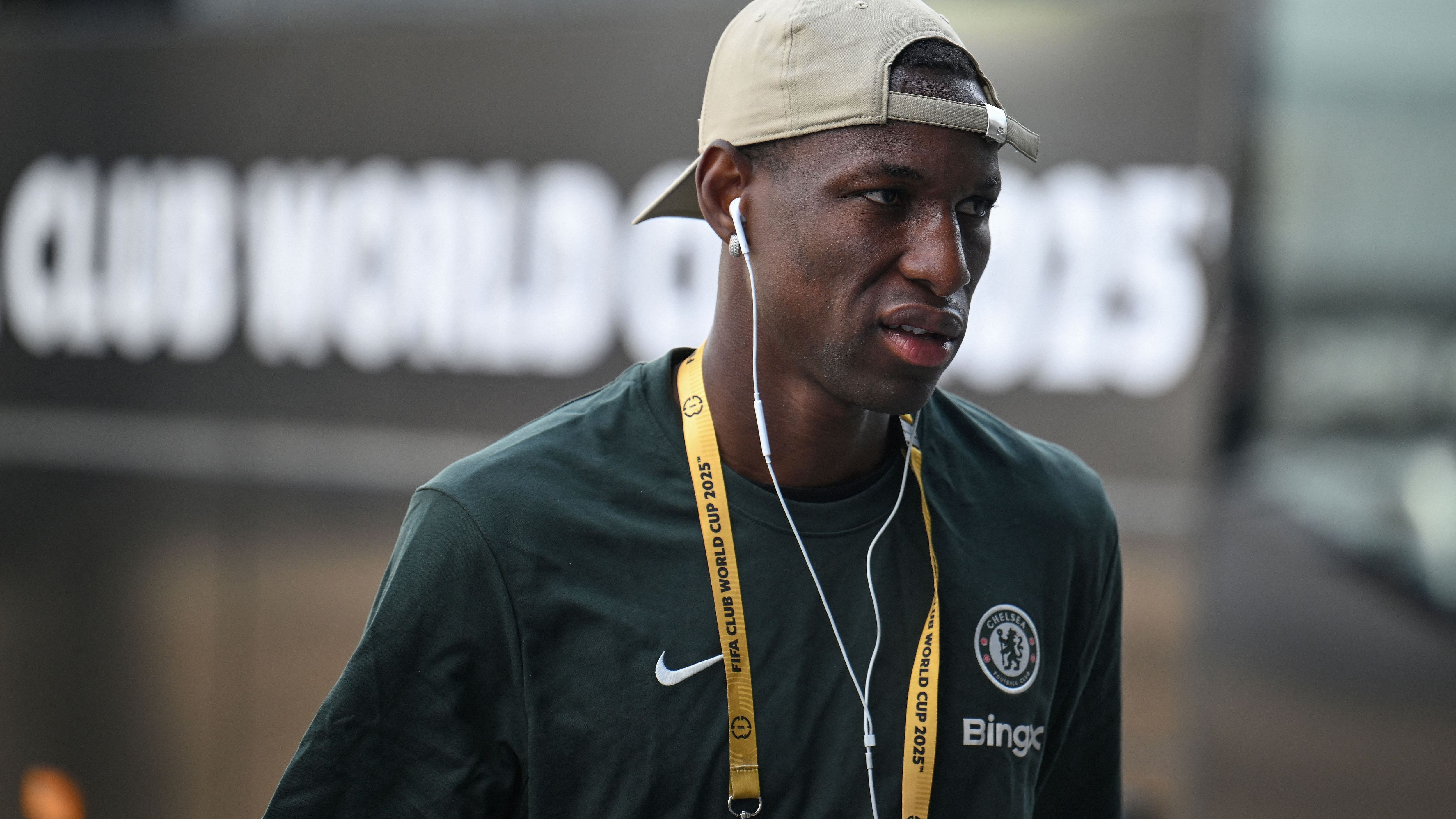 Challenges Facing Aston Villa in Securing Nicolas Jackson Amid Unai Emery's Interest in the Chelsea Forward