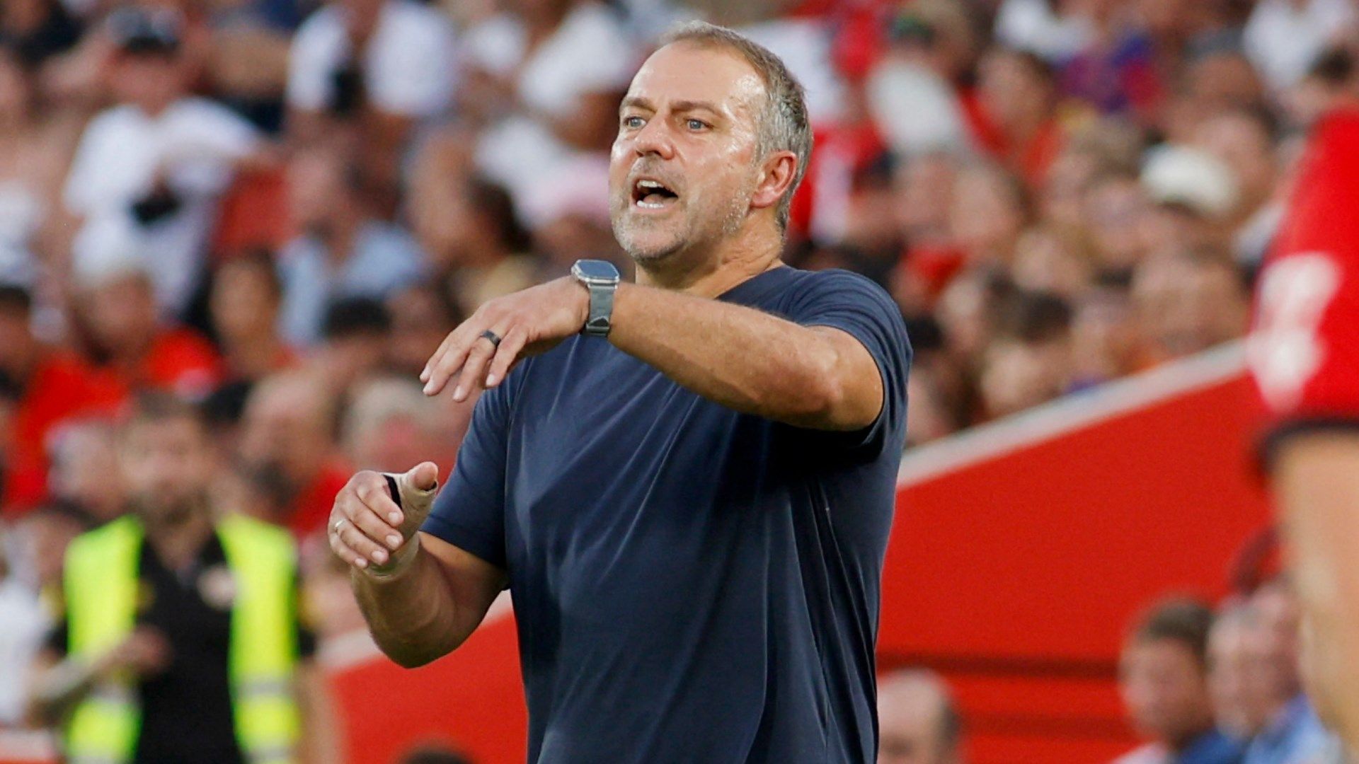 West Ham United and Wolverhampton Wanderers Pursue Barcelona Midfielder Valued at €30 Million