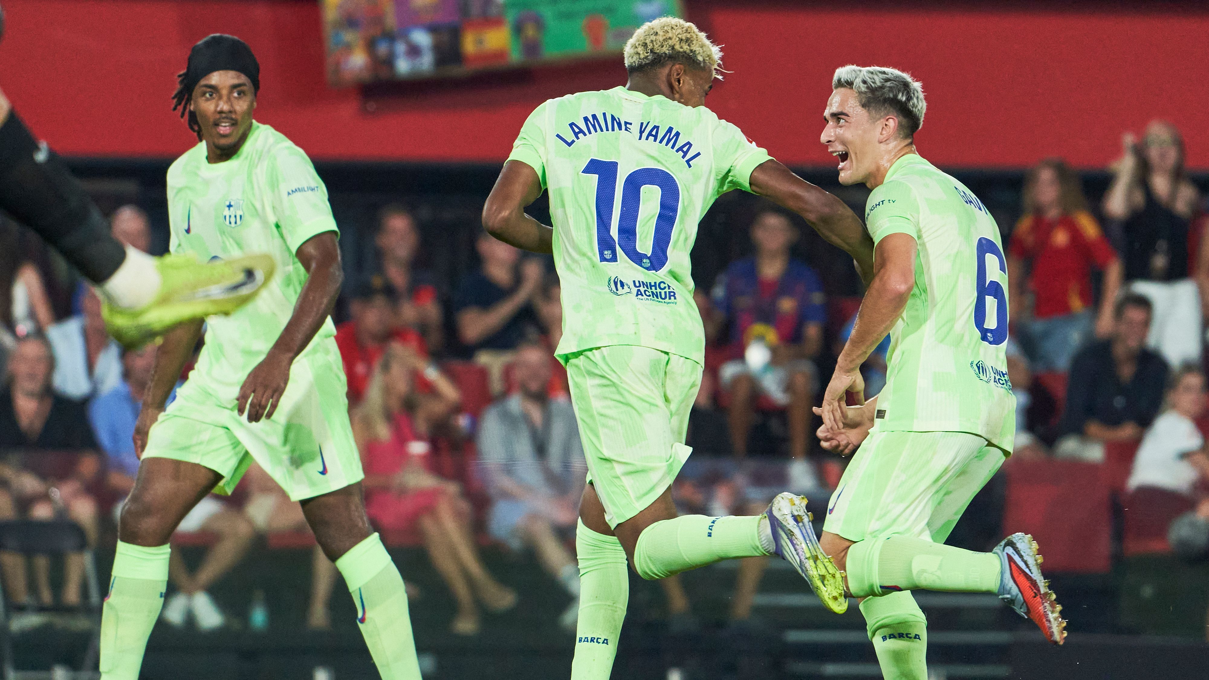 West Ham United and Wolverhampton Wanderers Pursue Barcelona Midfielder Valued at €30 Million