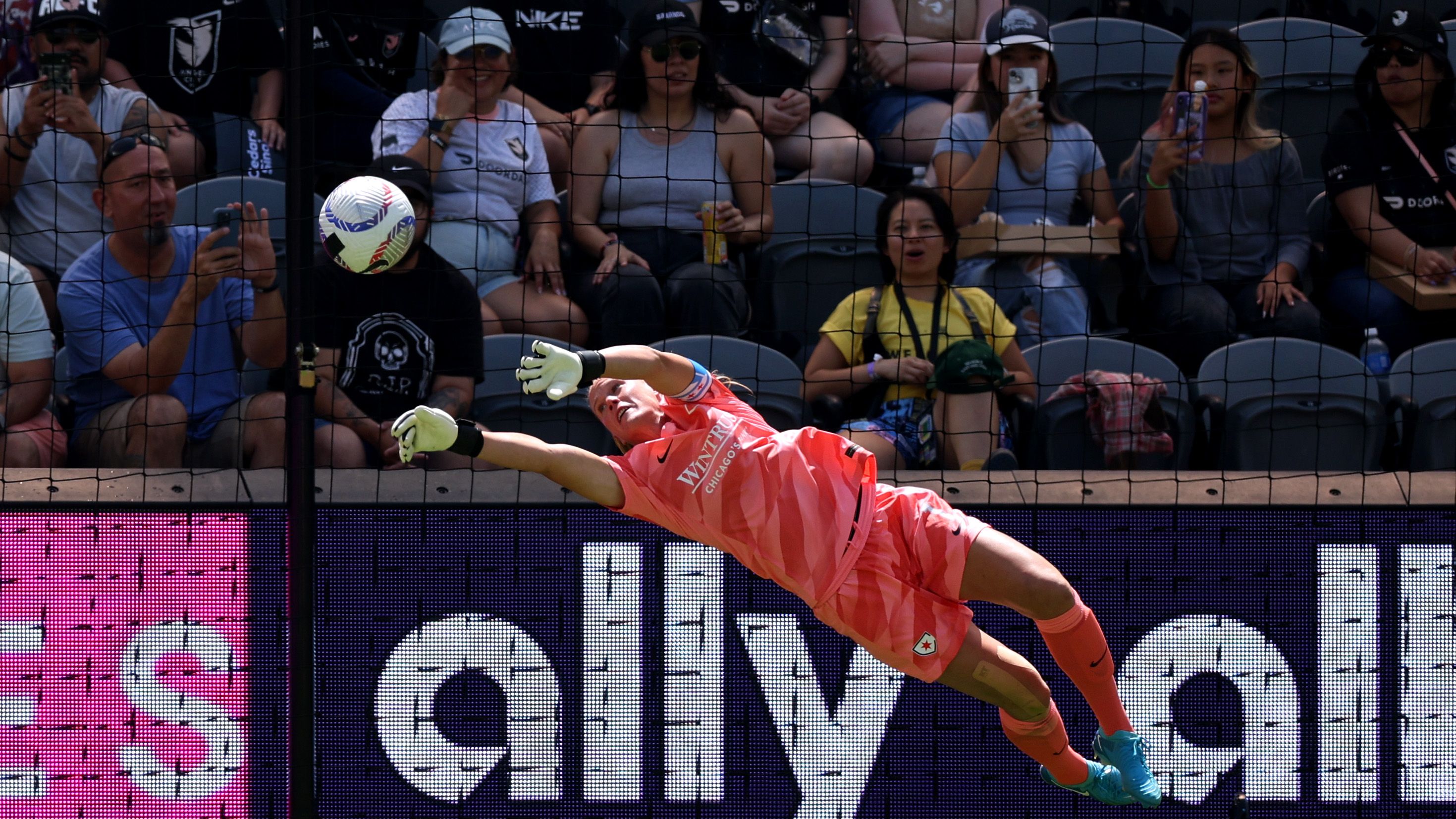 USWNT Star Alyssa Naeher Makes NWSL History with Dramatic Stoppage-Time Goal in Chicago Red Stars' Draw Against Seattle Reign