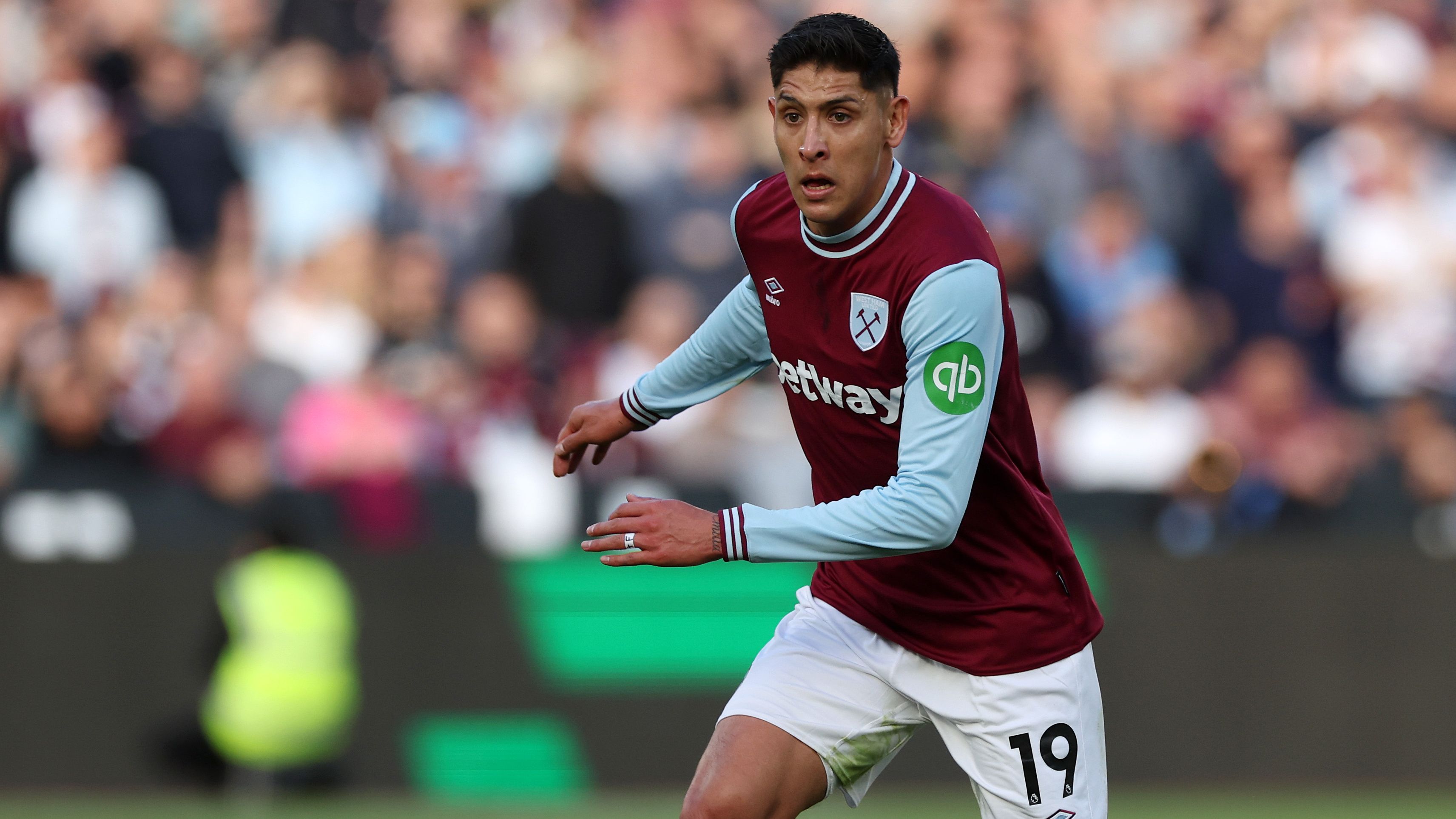 Edson Álvarez Poised to Transfer from West Ham to José Mourinho's Fenerbahçe as Ajax Abandons Pursuit
