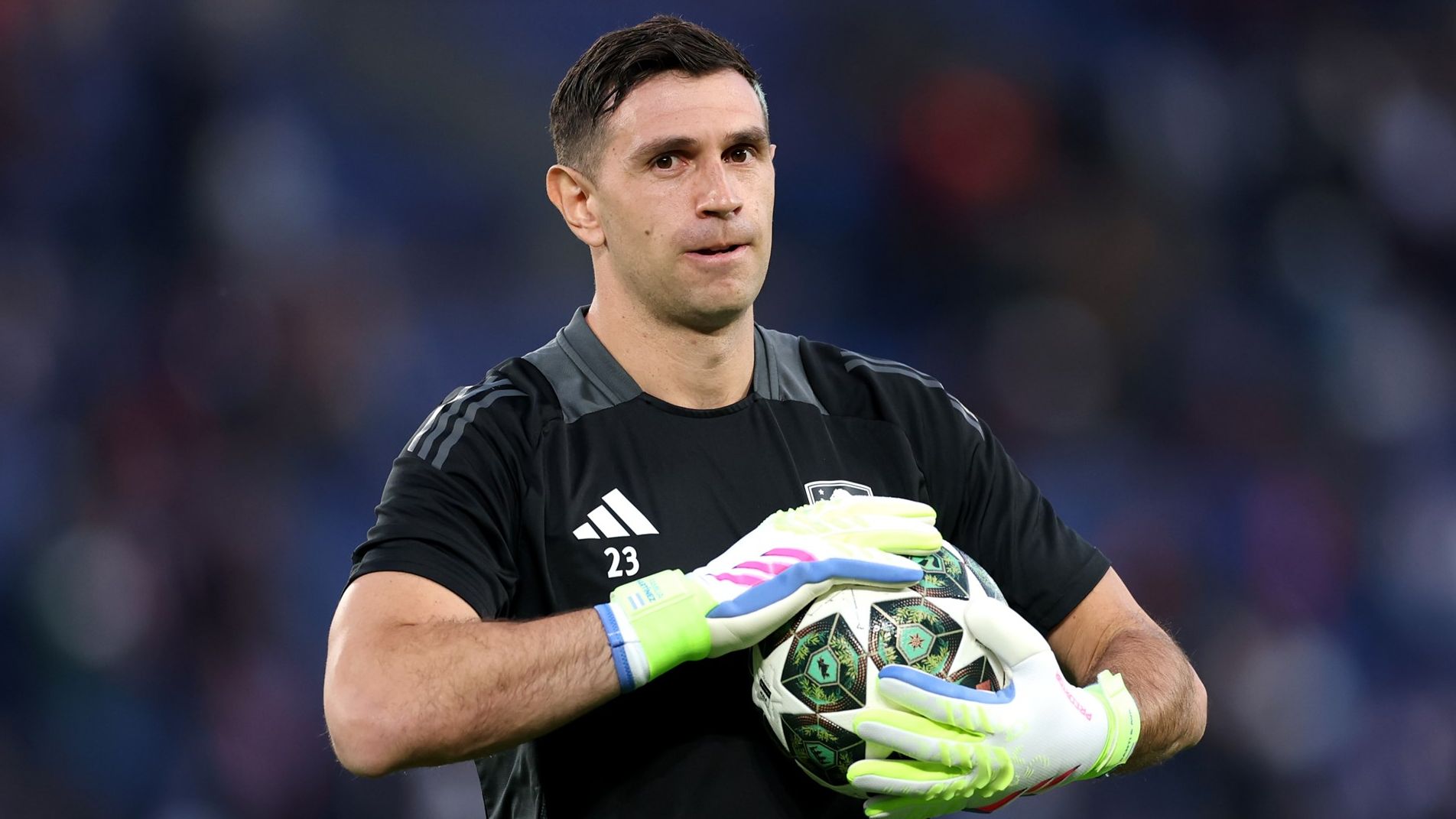 Manchester United Rejects Ruben Amorim's Major Bid for Emi Martinez, Revealing Details of the Failed Aston Villa Loan Approach