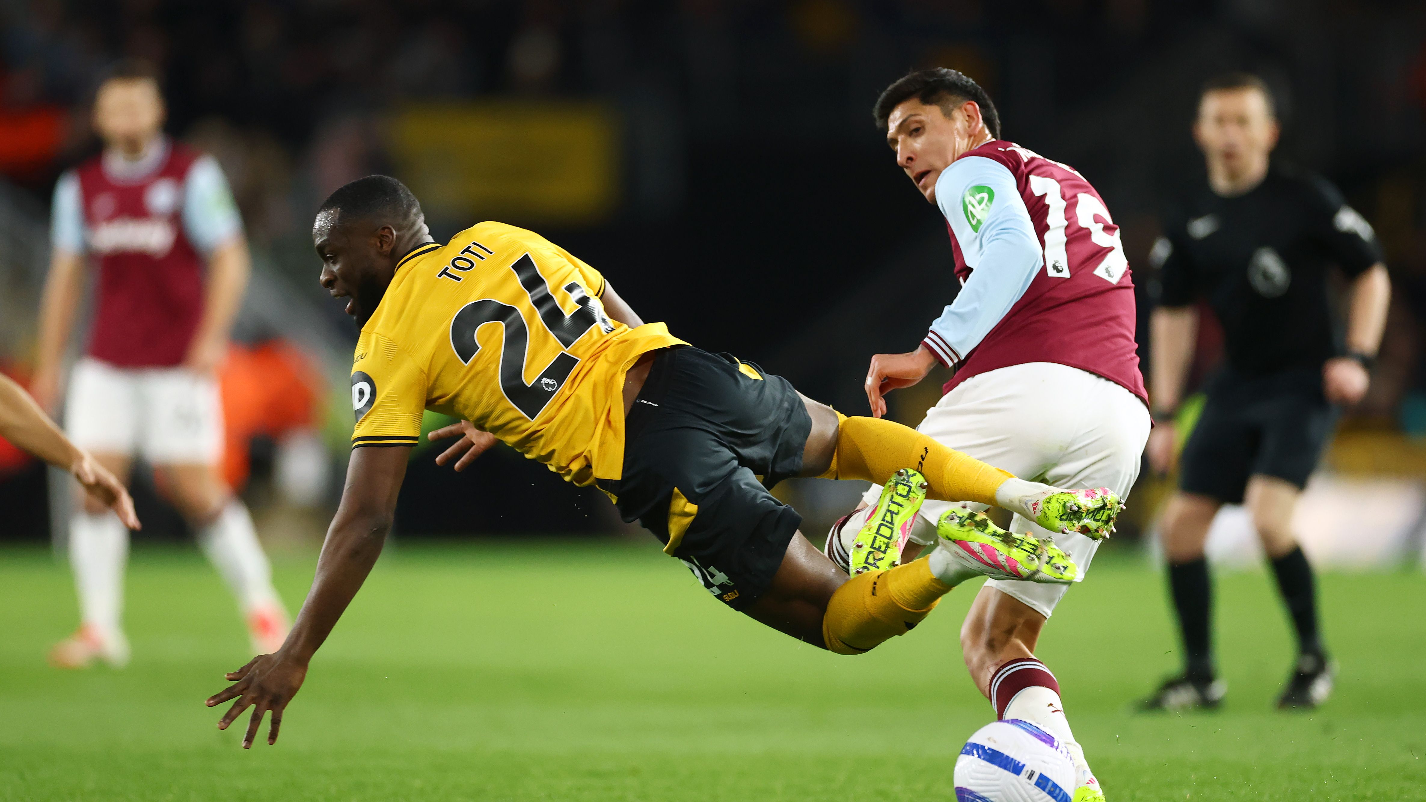 Edson Álvarez Poised to Transfer from West Ham to José Mourinho's Fenerbahçe as Ajax Abandons Pursuit