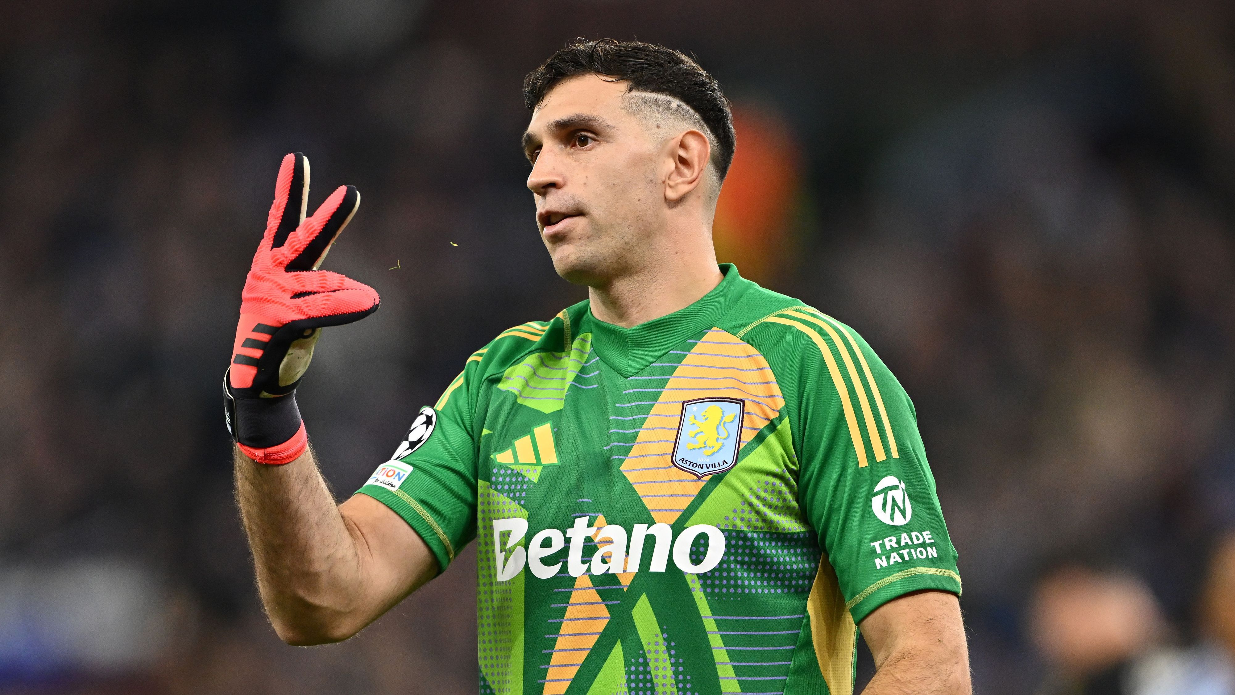 Manchester United Rejects Ruben Amorim's Major Bid for Emi Martinez, Revealing Details of the Failed Aston Villa Loan Approach