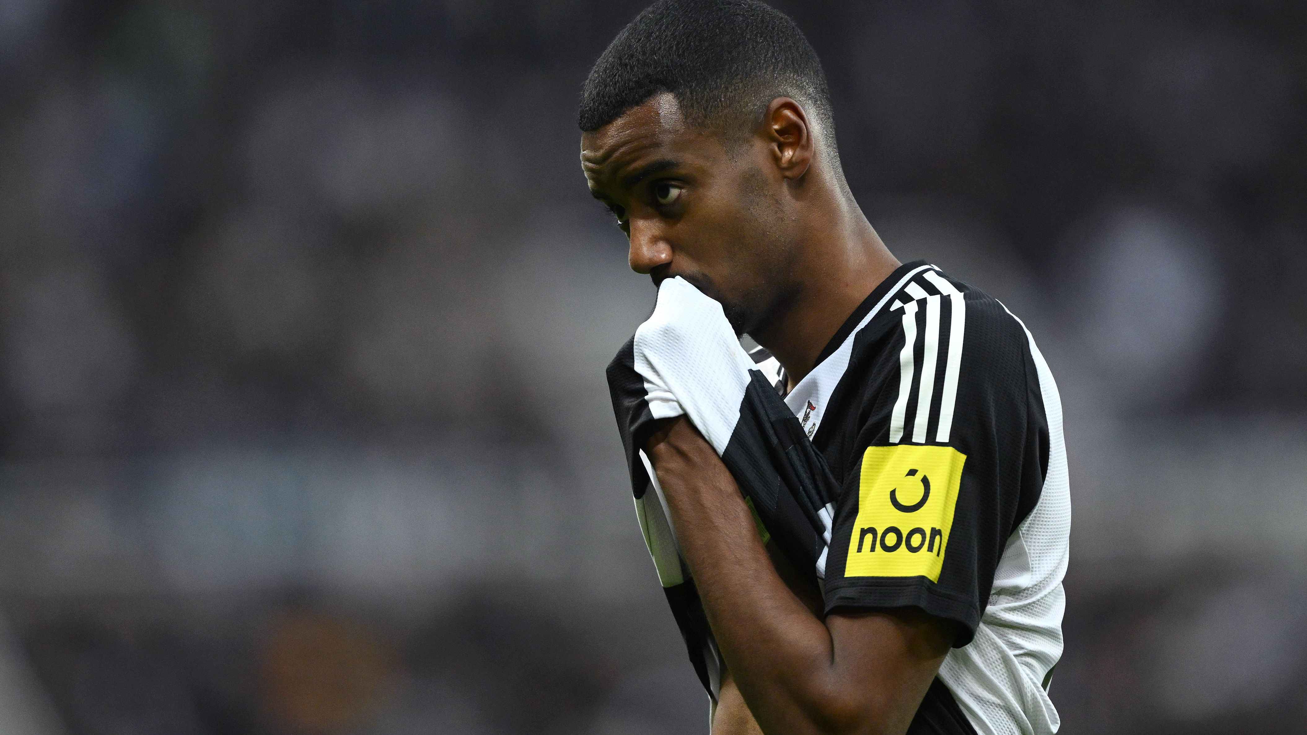 Michael Owen Defends Newcastle Striker Alexander Isak Amid Transfer Saga and Public Remarks