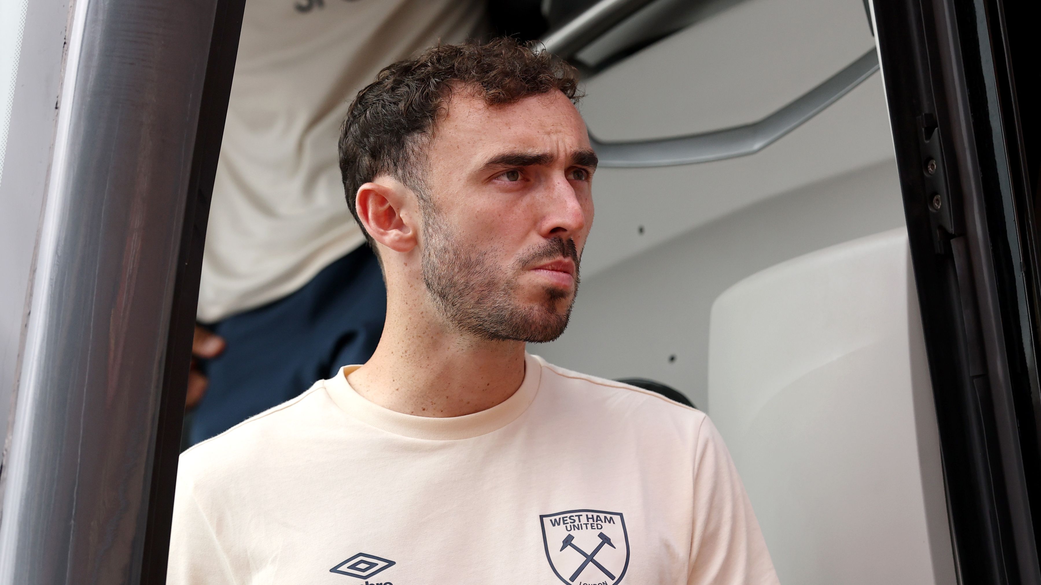 Wrexham AFC Targets Strategic Transfer from West Ham Under Reynolds and McElhenney's Leadership