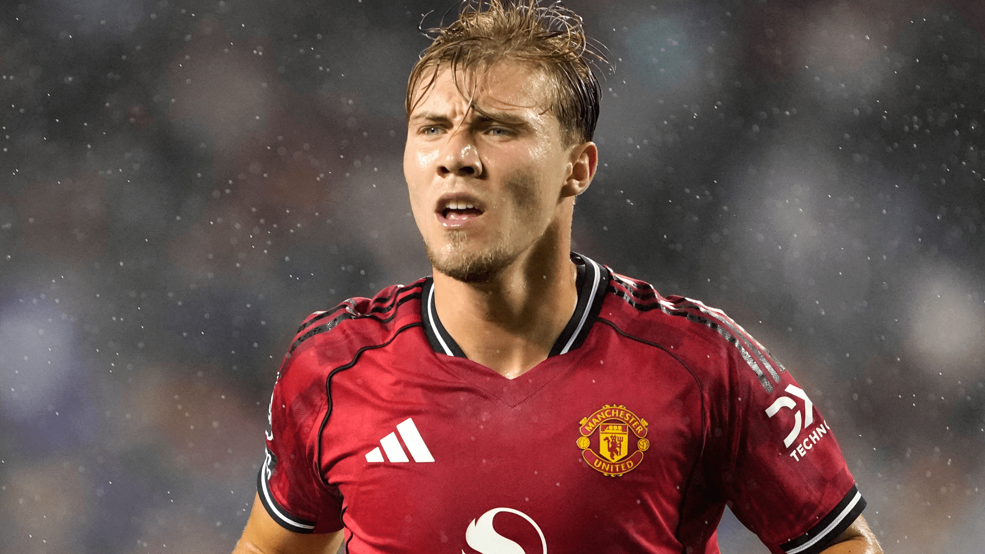 Rasmus Hojlund Set to Remain at Manchester United as AC Milan Transfer Falters Due to Bayer Leverkusen Developments