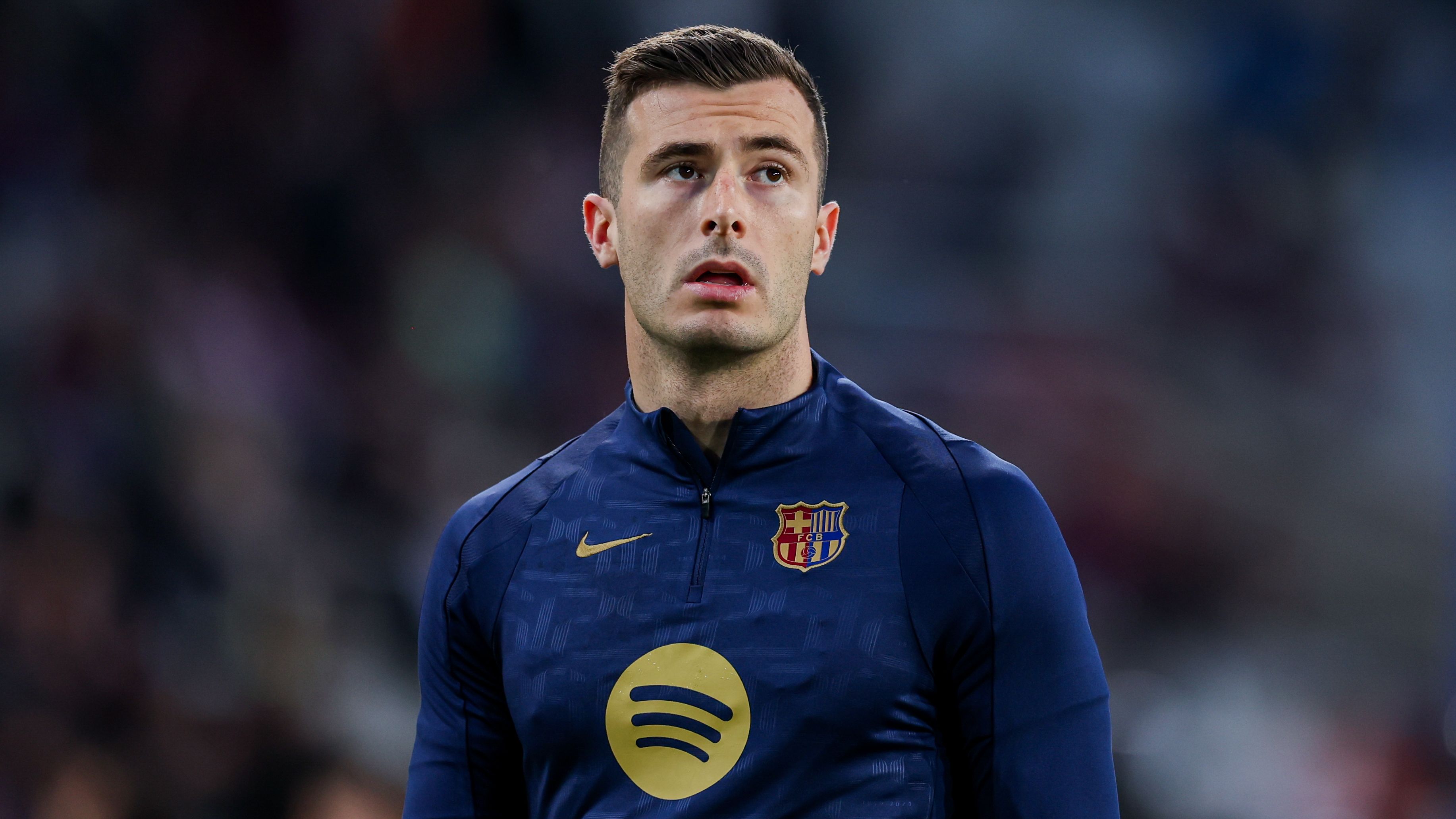 Íñaki Peña Poised to Sign New Barcelona Contract Amid Interest from Como, Galatasaray, and Celta Vigo