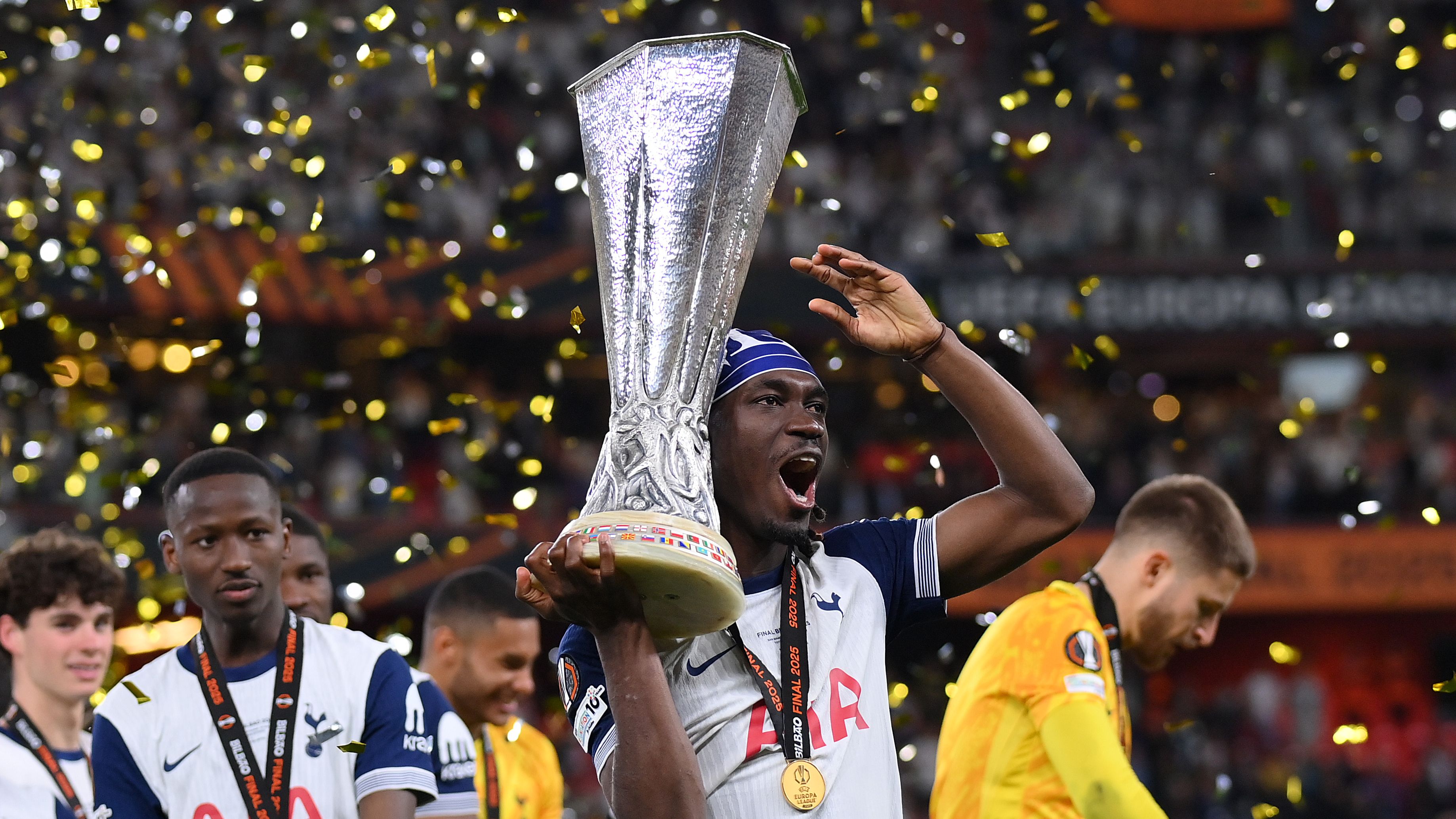 Fenerbahçe and Galatasaray Vie for Tottenham Midfielder Yves Bissouma with €25m Valuation Required by the Club