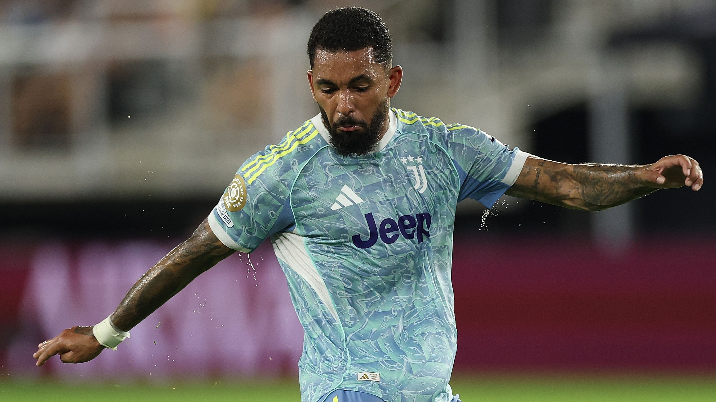Nottingham Forest Nears Agreement to Sign Douglas Luiz from Juventus with €30 Million Buy Option