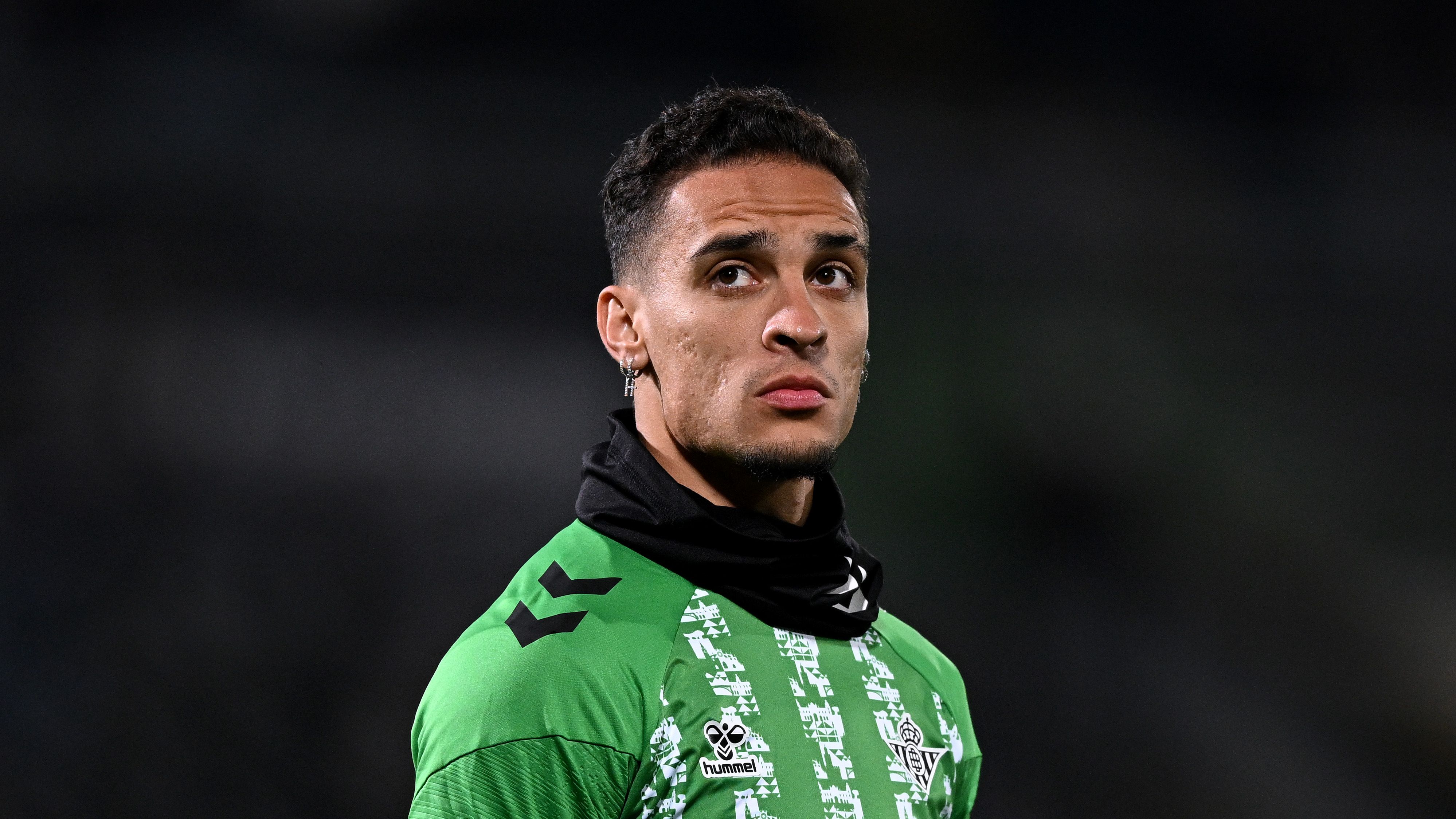Antony Indicates Readiness to Await Transfer Window's End to Facilitate Real Betis Return, as La Liga Club Reserves No. 7 Jersey for Brazilian Winger
