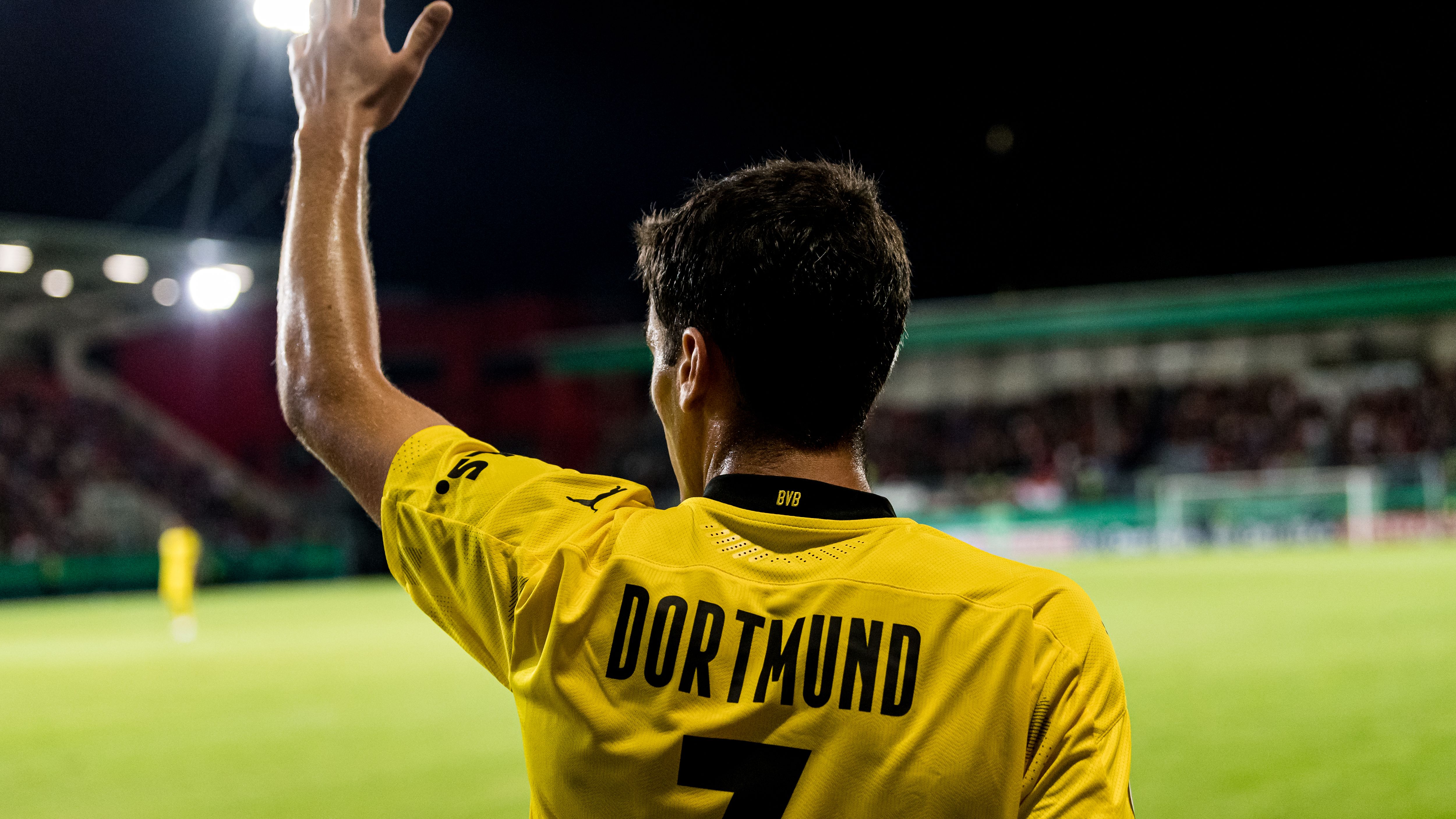 The Residual Risk: Gio Reyna's Transfer from Dortmund to Borussia Mönchengladbach – A Defining Opportunity for His American Soccer Career