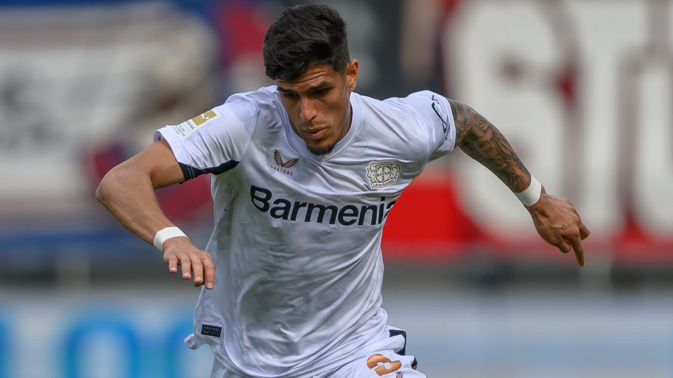 Arsenal Competes for €60m Player Targeted by Tottenham