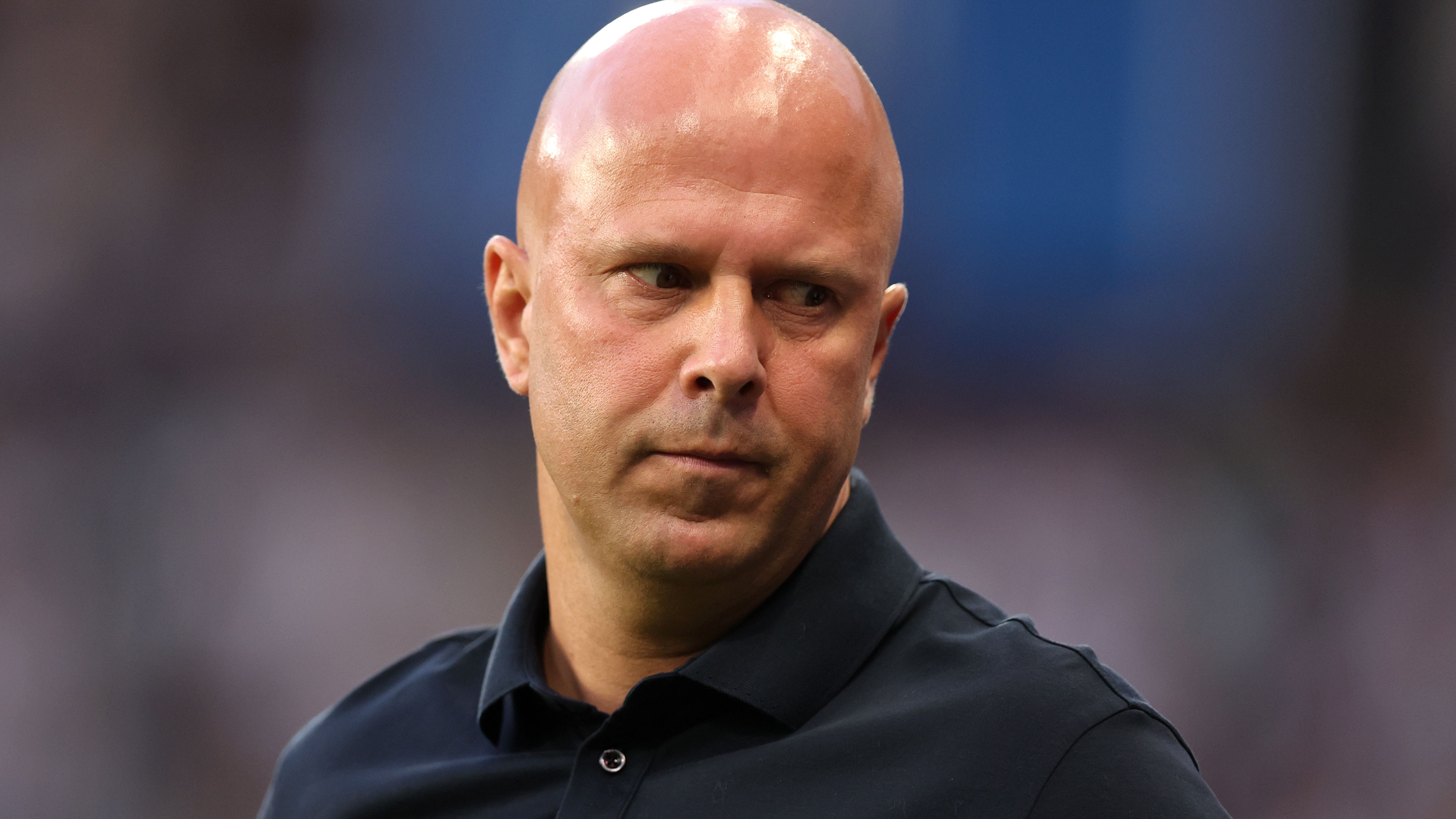 Arne Slot Criticizes Ten-Man Newcastle's Set-Piece Tactics Against Liverpool and Commends His Players' Resilience