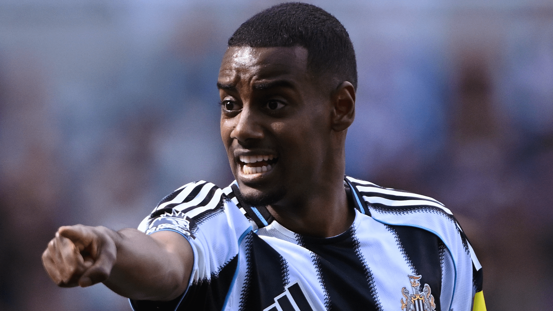 Eddie Howe Denies Involvement in Talks with Alexander Isak, Acknowledging Striker's Potential Impact in Newcastle's Defeat to Liverpool