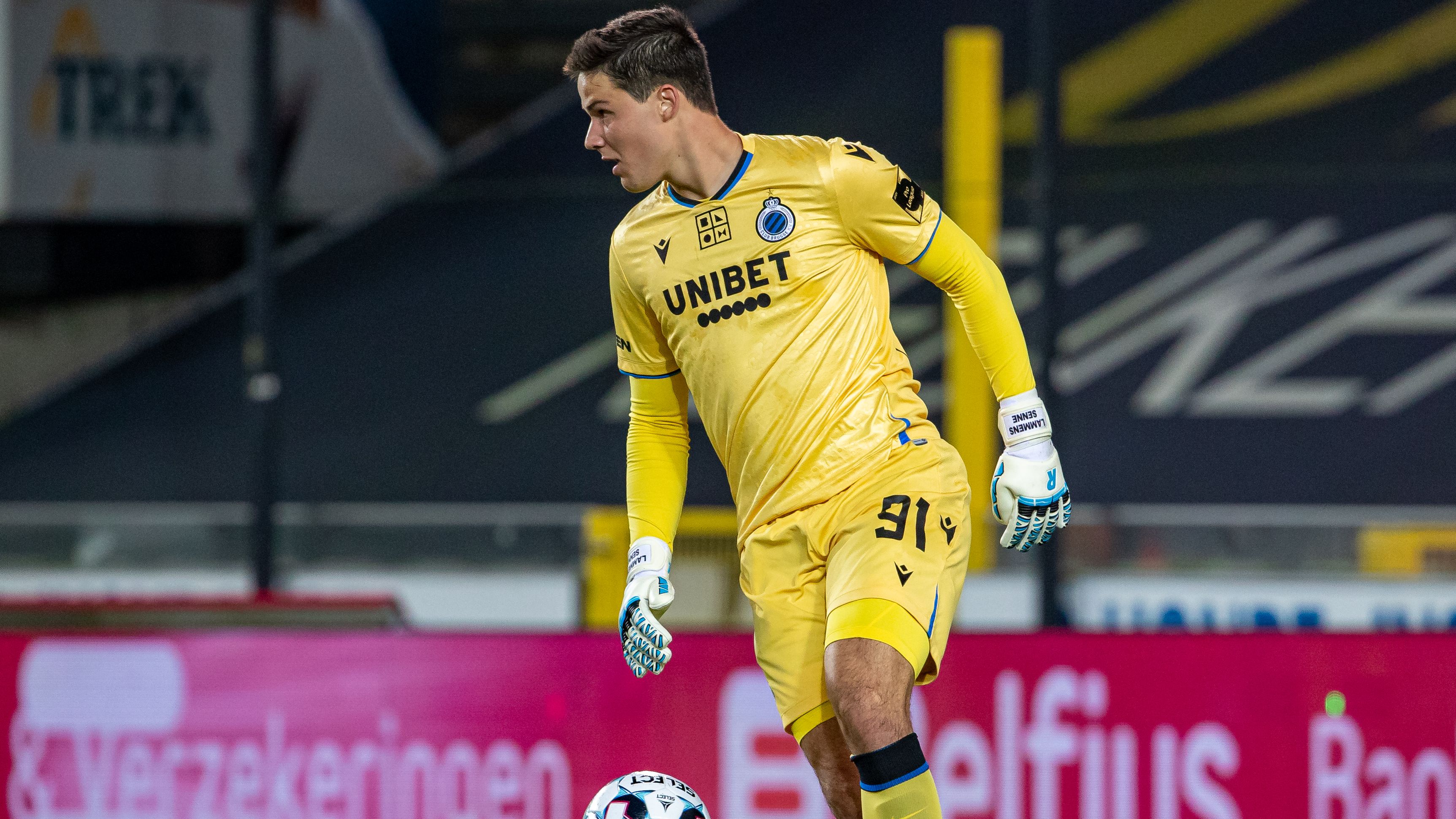 Senne Lammens: Manchester United's Strategic Pursuit of Thibaut Courtois' Belgian Successor to Address Goalkeeping Challenges