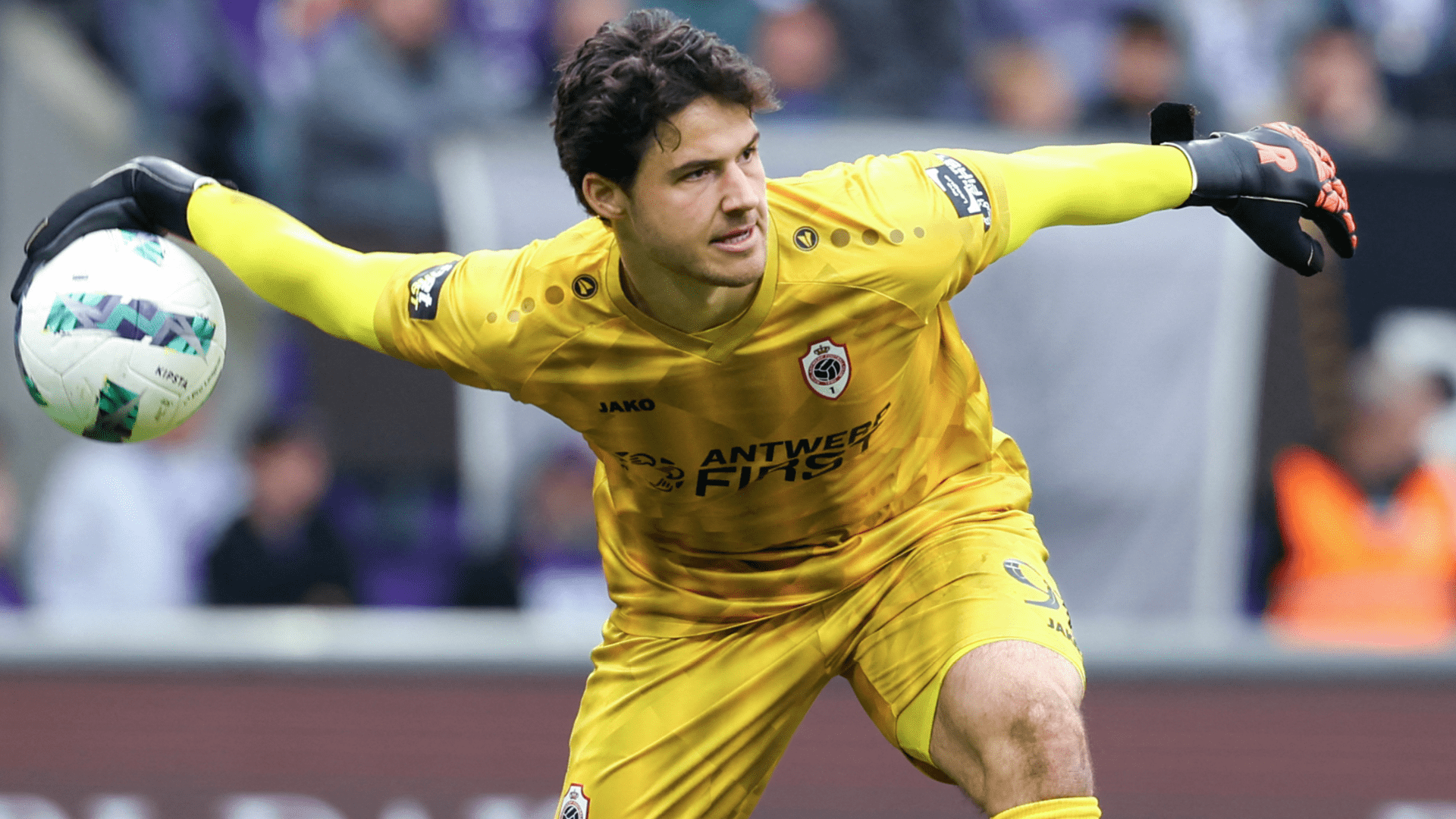 Senne Lammens: Manchester United's Strategic Pursuit of Thibaut Courtois' Belgian Successor to Address Goalkeeping Challenges