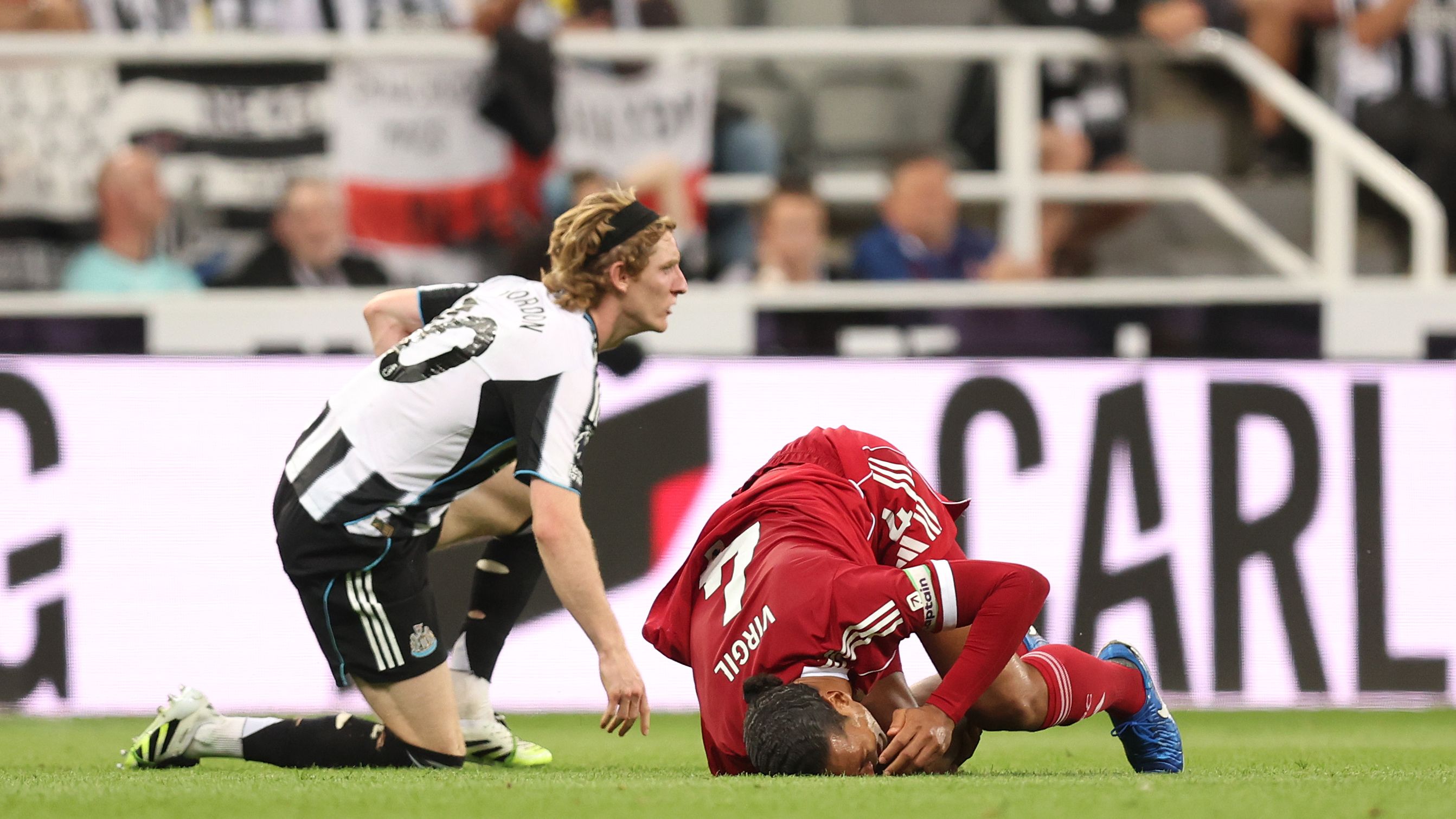 Anthony Gordon Offers Public Apology to Virgil van Dijk After Red Card Incident in Newcastle's Defeat to Liverpool, Affirming His Pure Intentions