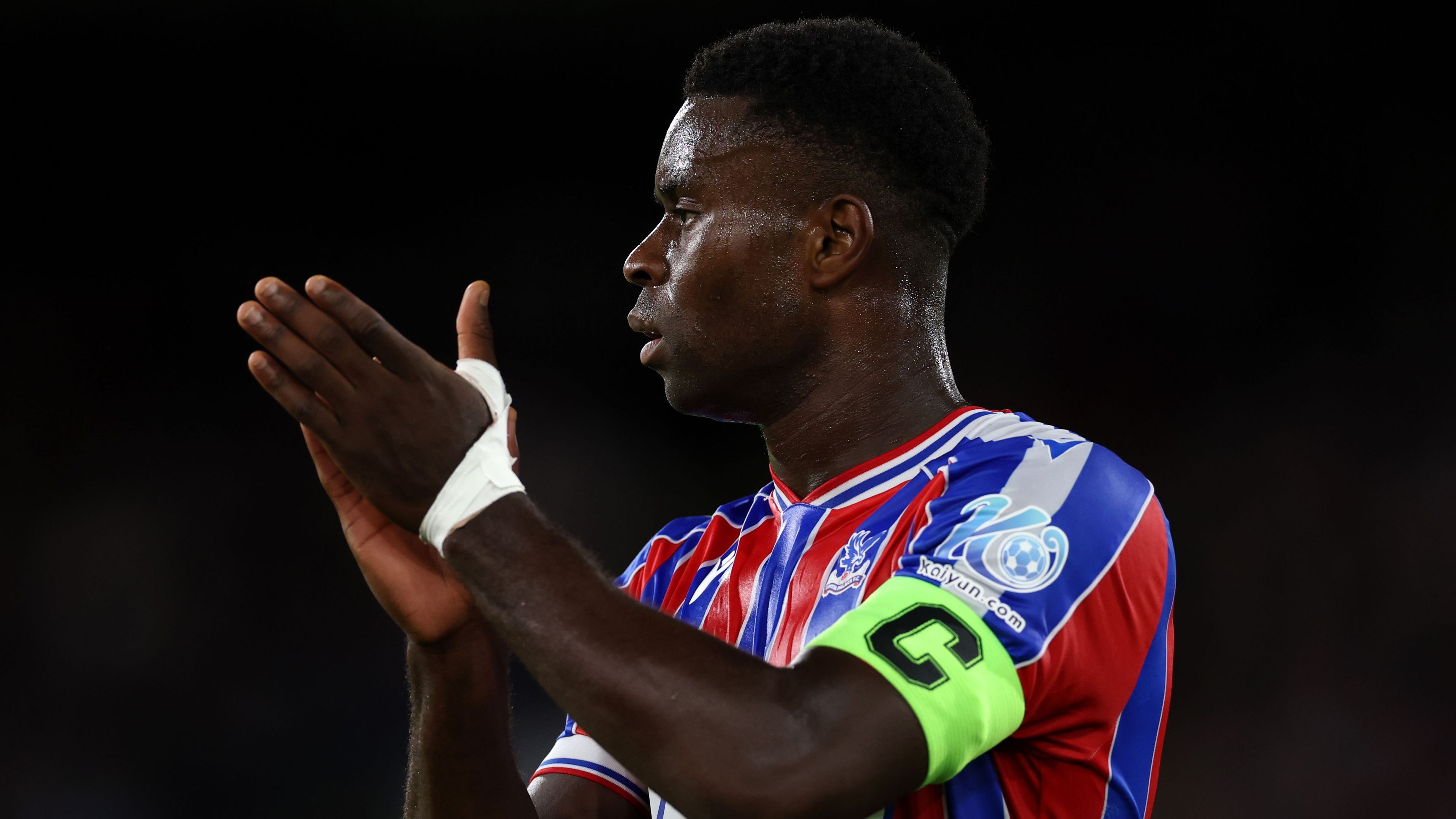 El Crystal Palace considera al defensa del Manchester City como posible sustituto de Marc Guehi, objetivo del Liverpool.