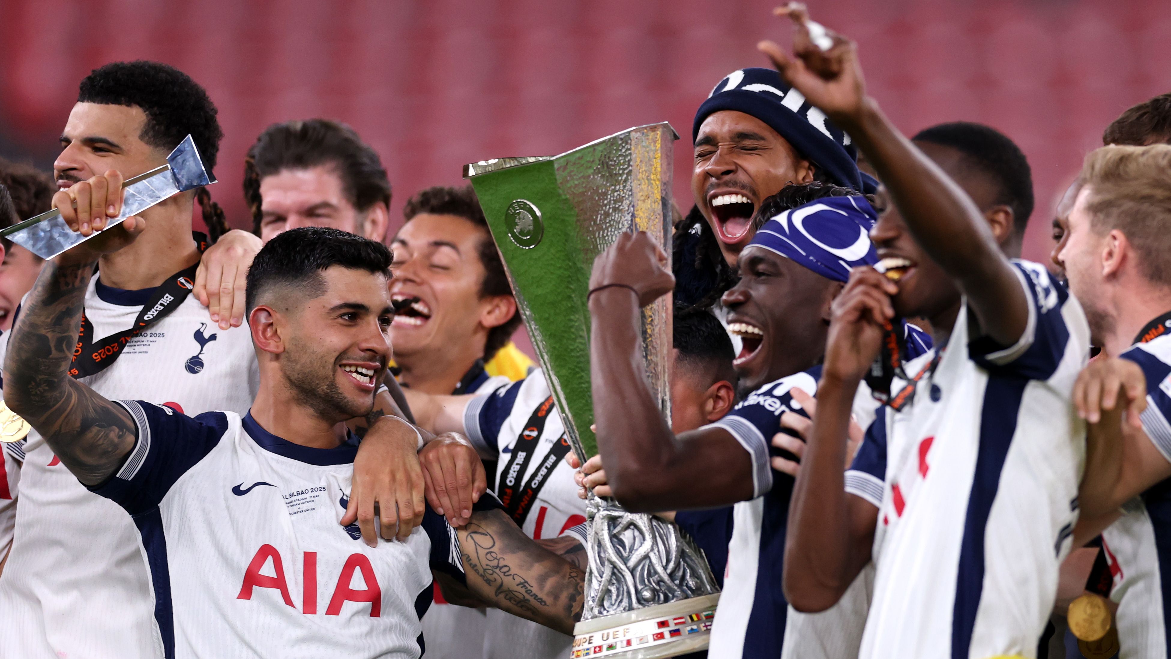 El Tottenham se acerca a la venta del centrocampista sancionado por Thomas Frank en un acuerdo de préstamo con opción a compra.