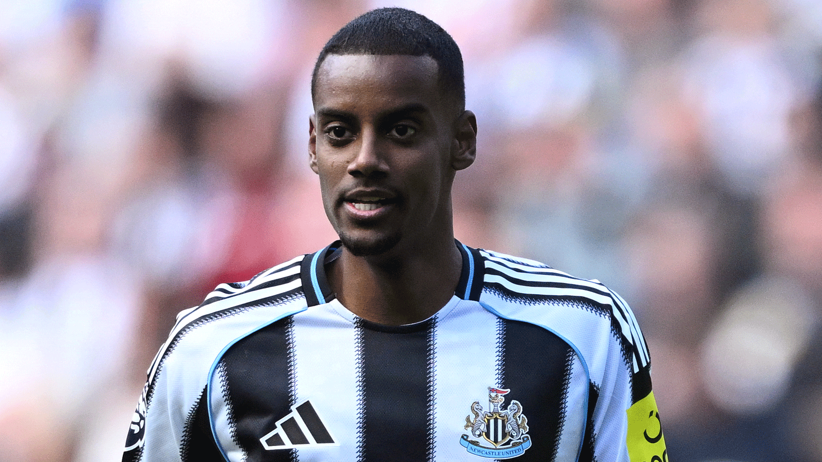 El Liverpool se prepara para una oferta récord británica de 130 millones de libras por Alexander Isak mientras el Newcastle busca al sustituto Nick Woltemade.