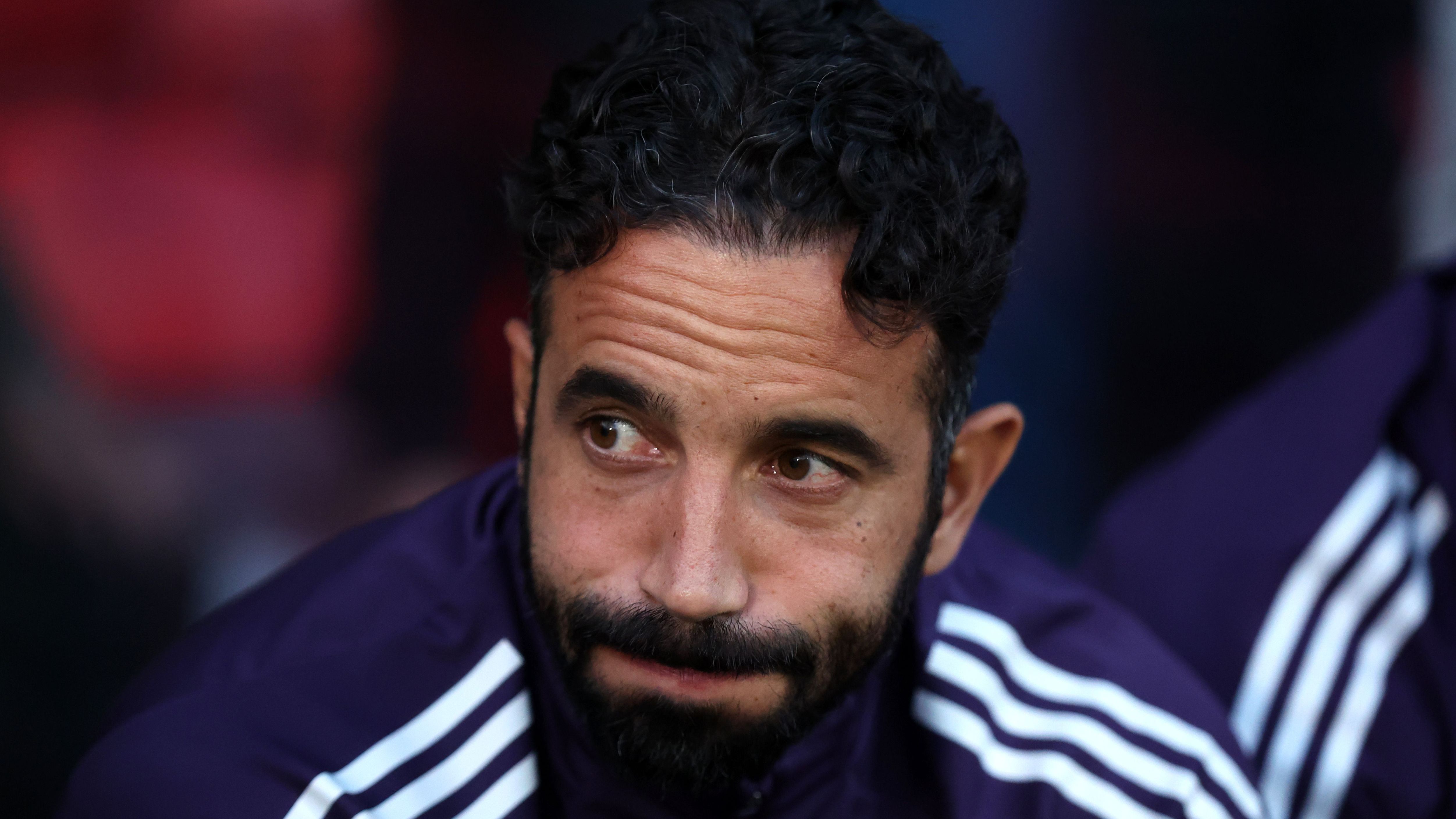 Rúben Amorim, bajo la lupa de jugadores insatisfechos del Manchester United ante el temor de que renuncie si persiste su mal rendimiento.