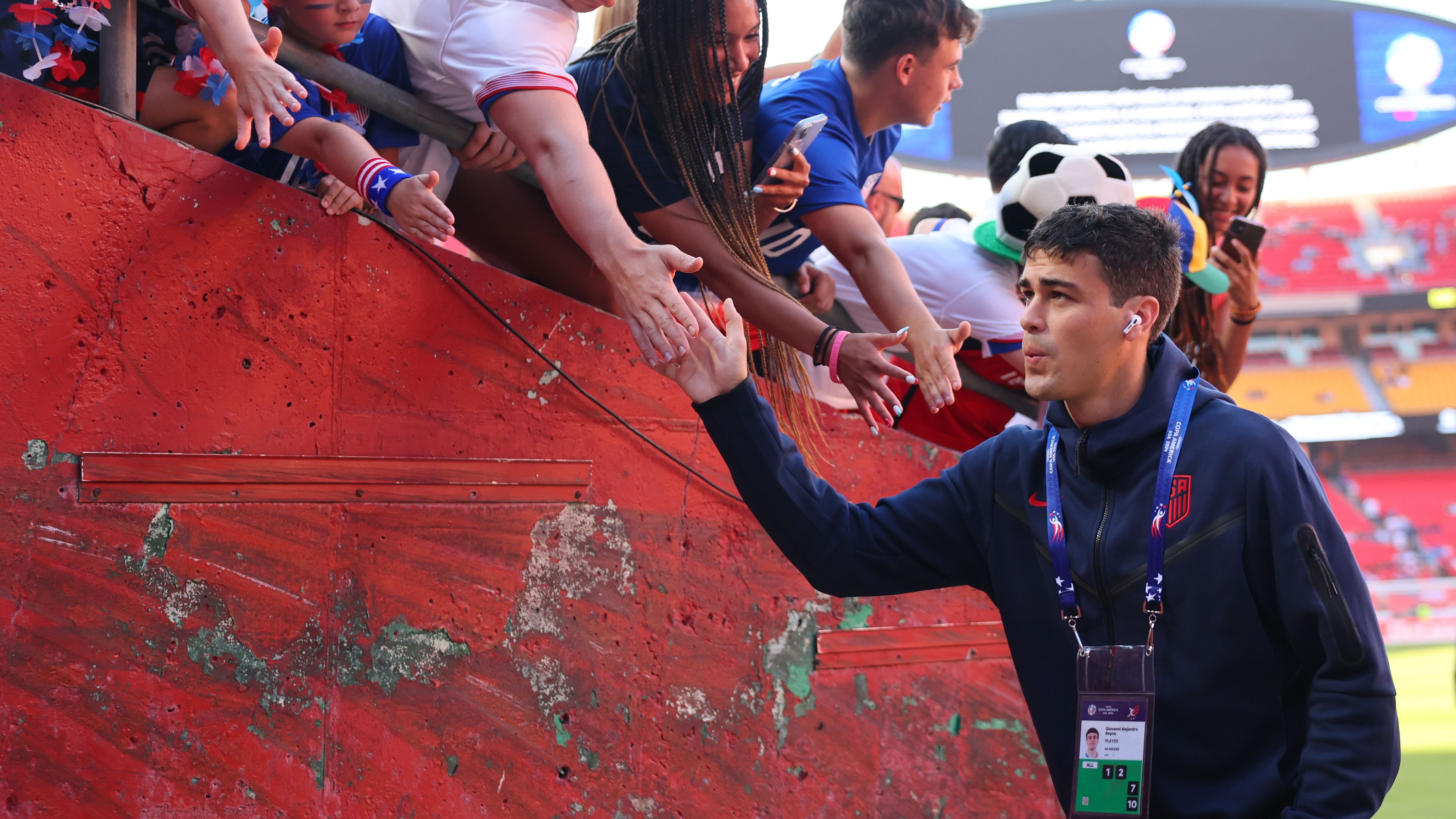A Necessary Transition: USMNT Star Giovanni Reyna Welcomes New Beginnings at Borussia Mönchengladbach Following Dortmund Exit