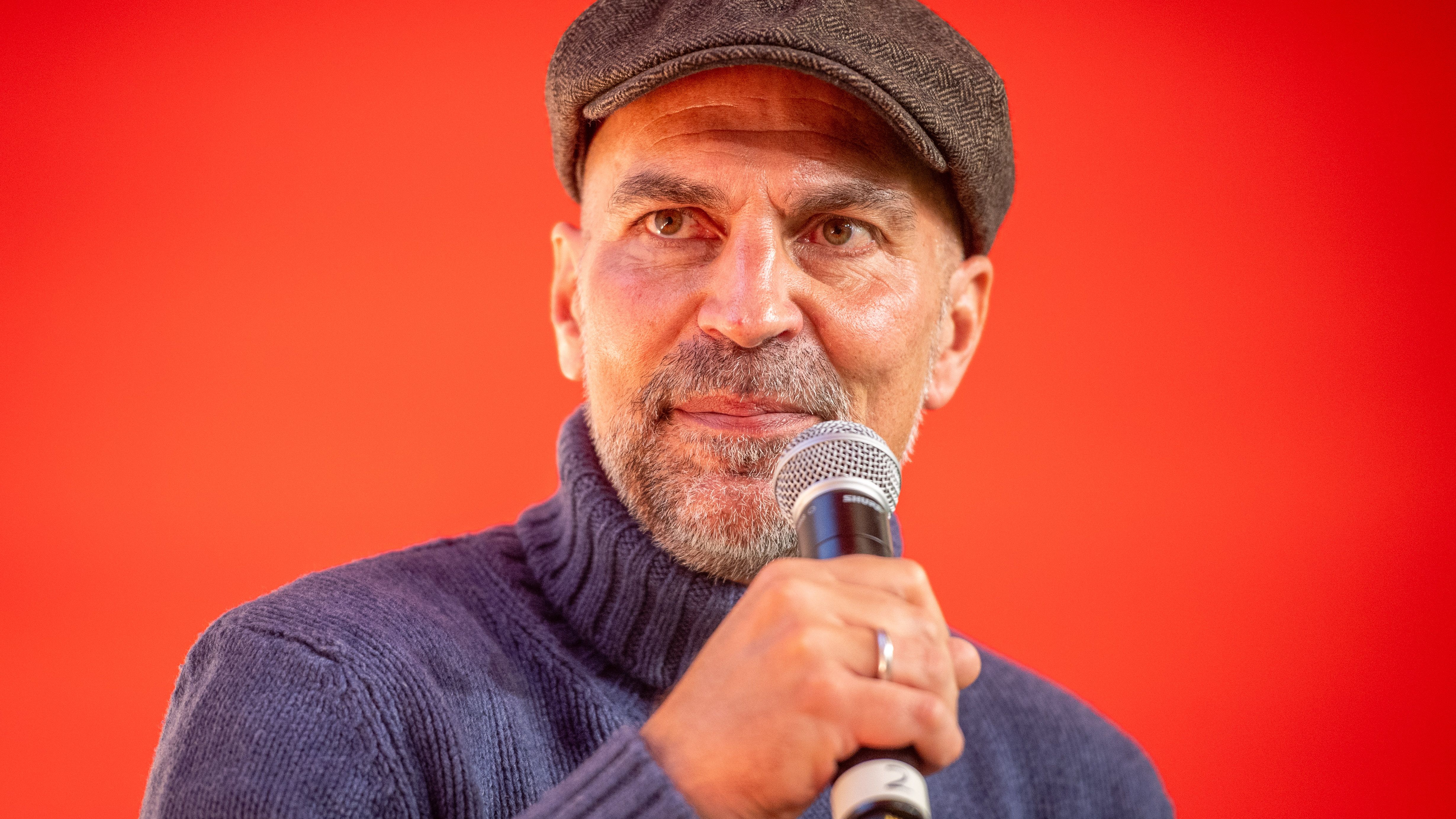 Criticism of Jobe Bellingham's Father for His Attitude and Achievements Amid Borussia Dortmund Controversy, as Former Liverpool Star Shares Insights
