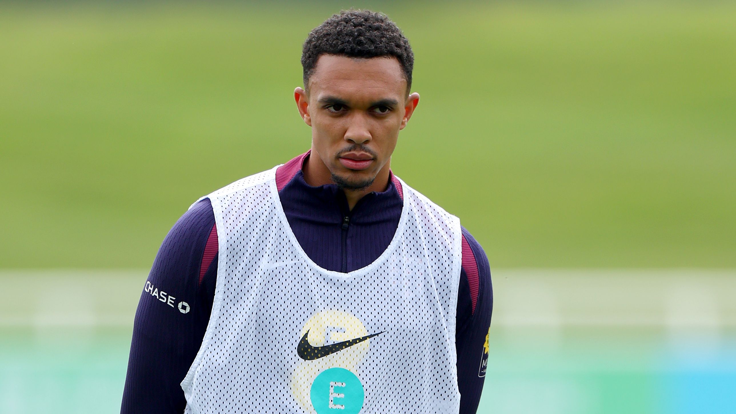 Thomas Tuchel Holds Challenging Discussion with Trent Alexander-Arnold on England Squad Omission, Seeking to Enhance Team Dynamics