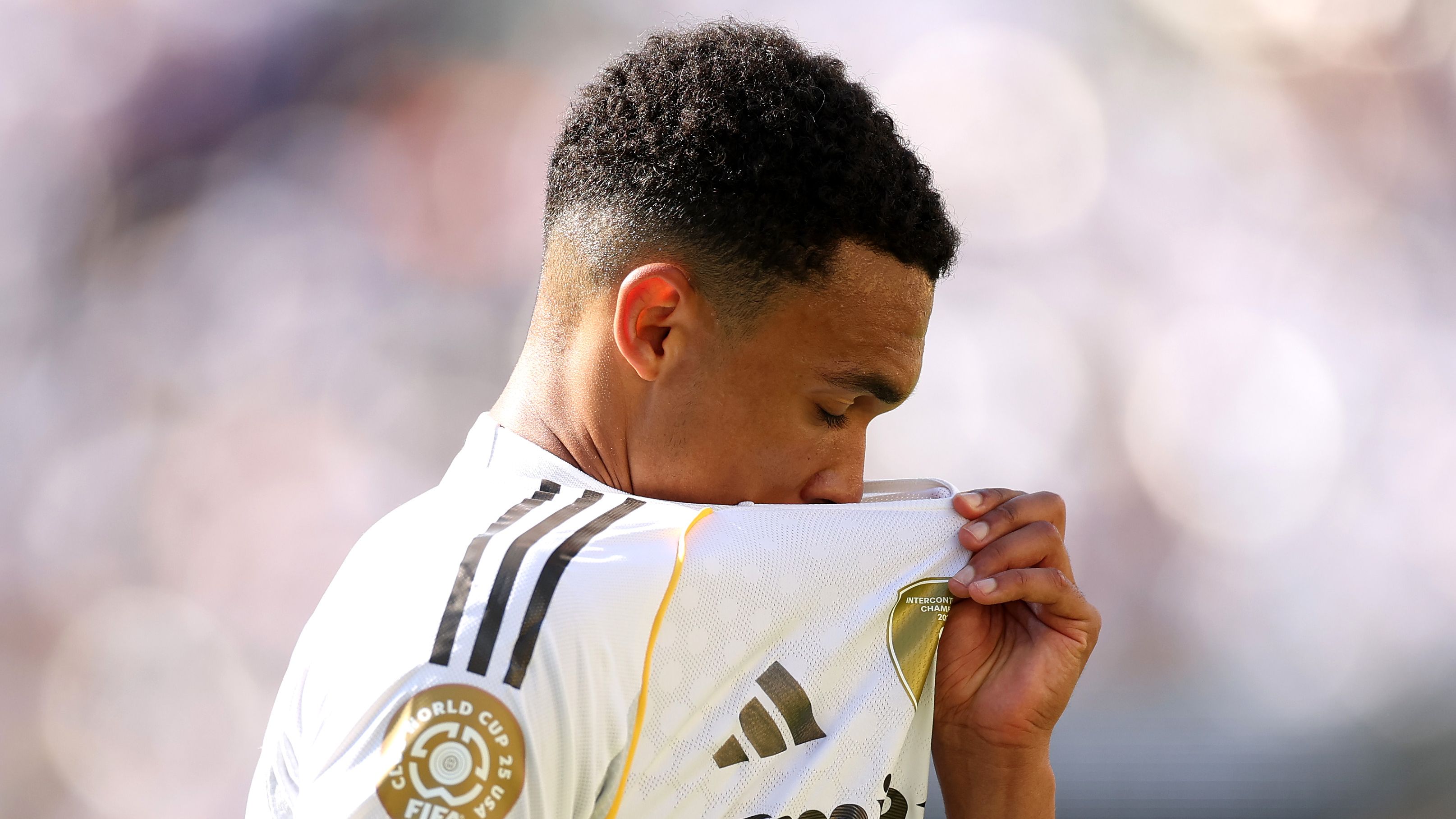 Thomas Tuchel Holds Challenging Discussion with Trent Alexander-Arnold on England Squad Omission, Seeking to Enhance Team Dynamics