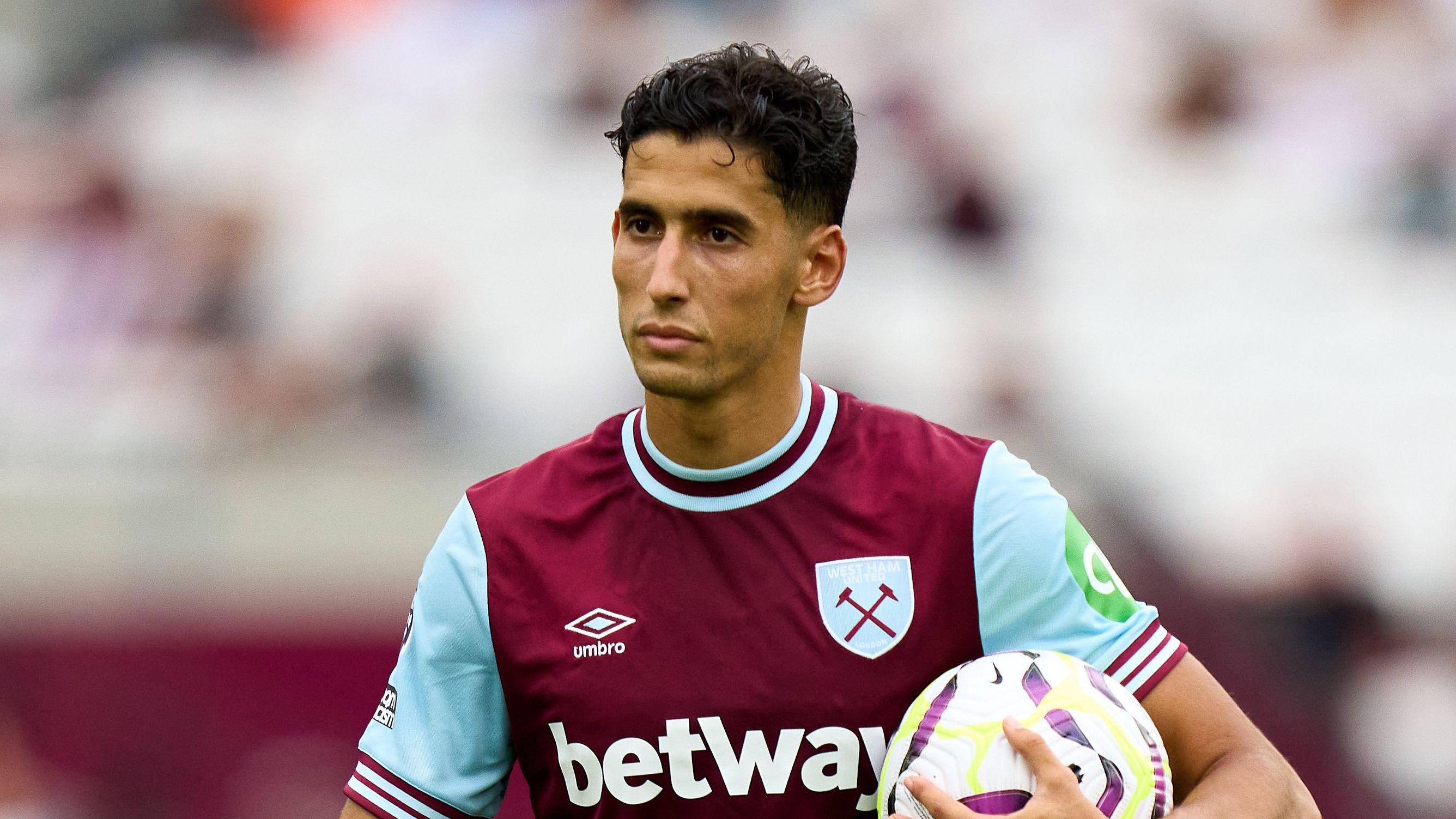 Marseille Competes with Sunderland for West Ham's Nayef Aguerd as De Zerbi Eyes Additional Signings