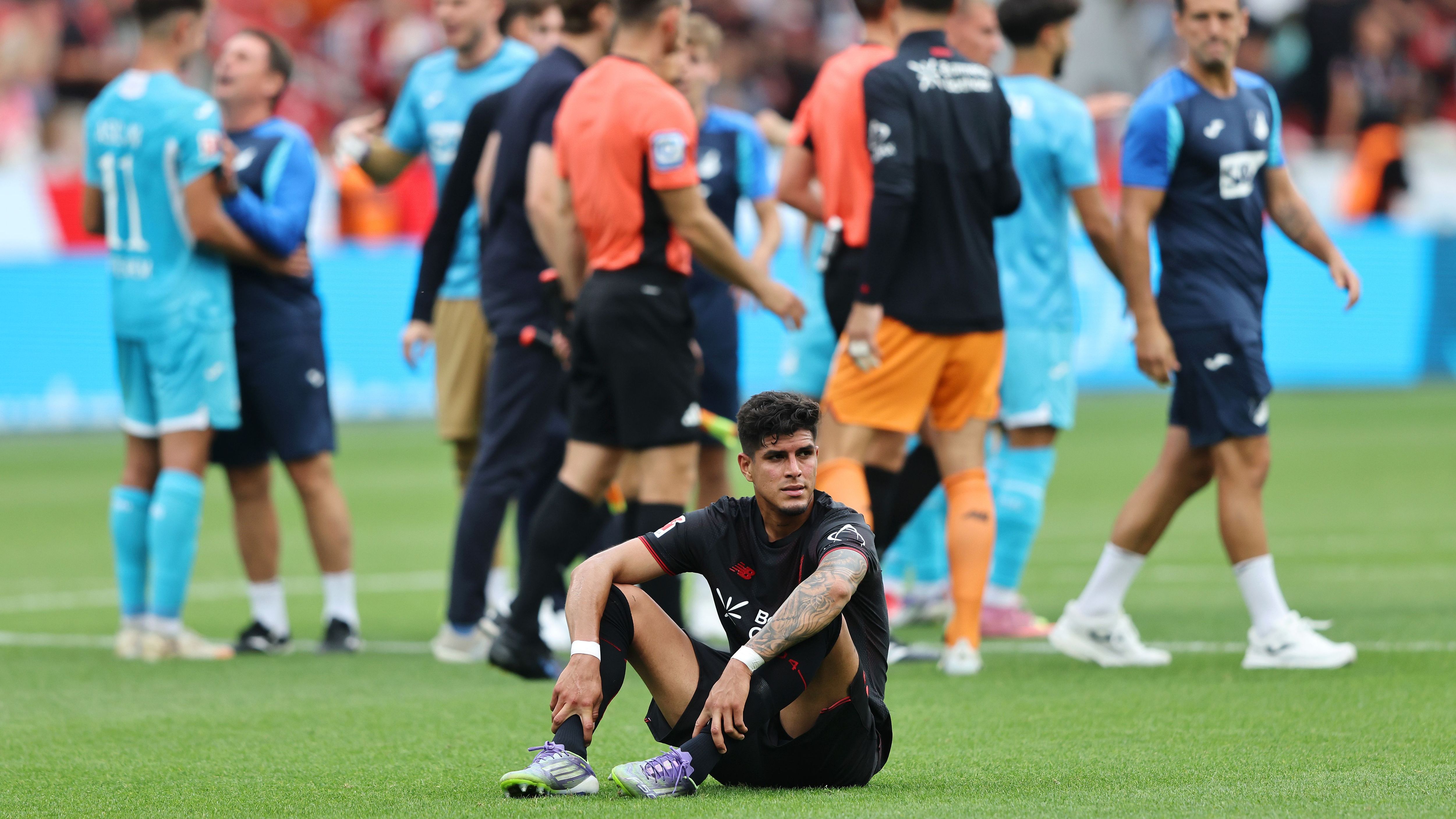 Arsenal Advance in Pursuit of Bayer Leverkusen's Piero Hincapie