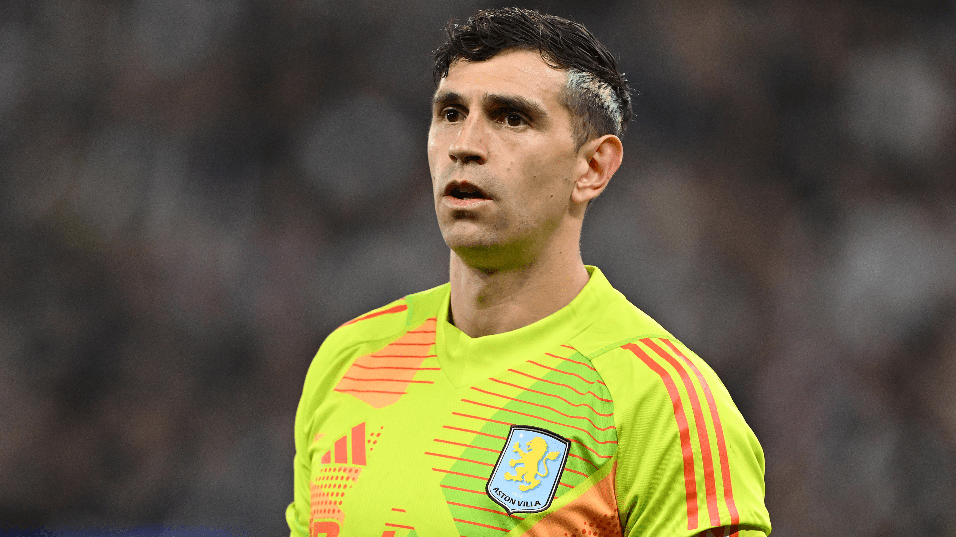 Manchester United Legend Disappointed by Missed Opportunity to Sign World Cup-Winning Goalkeeper Emi Martinez Amid Andre Onana Uncertainty