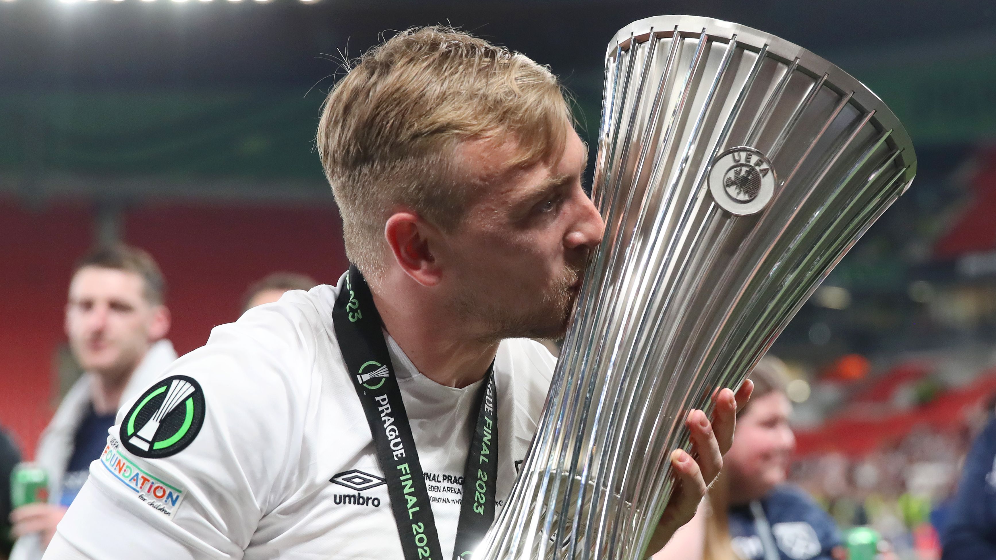 Jarrod Bowen describe su principal ambición con el West Ham, dejando de lado el título de la Premier League con Graham Potter mientras apunta a trofeos alternativos.