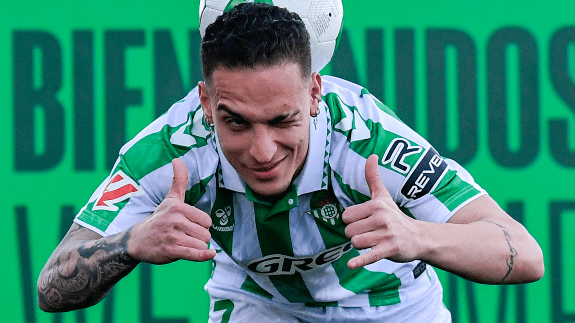 El Manchester United acuerda el traspaso definitivo del extremo brasileño Antony al Real Betis por 25 millones de euros