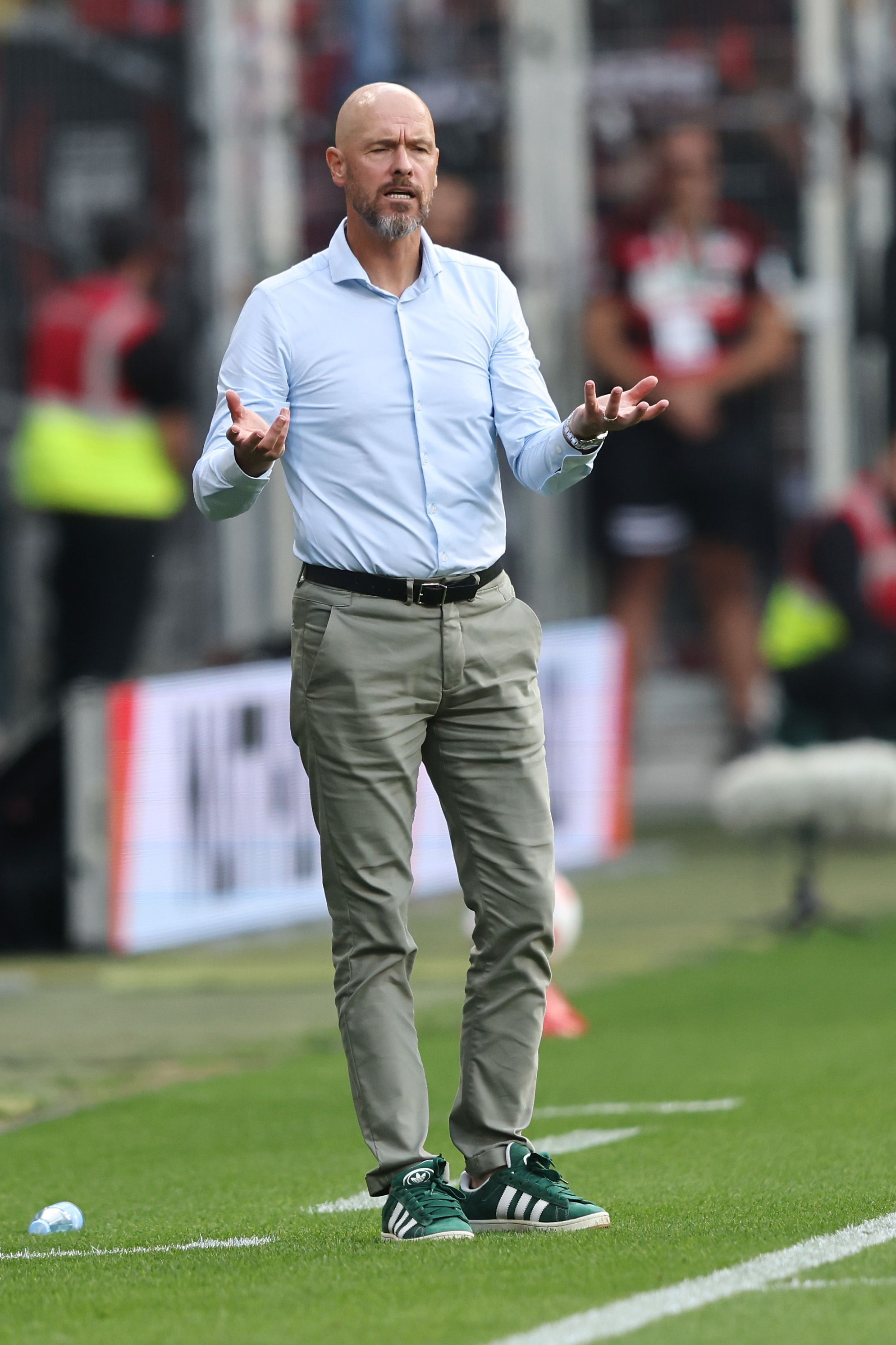 Bayer Leverkusen in Advanced Talks with Former Borussia Dortmund Coach Following Erik ten Hag's Dismissal from Manchester United