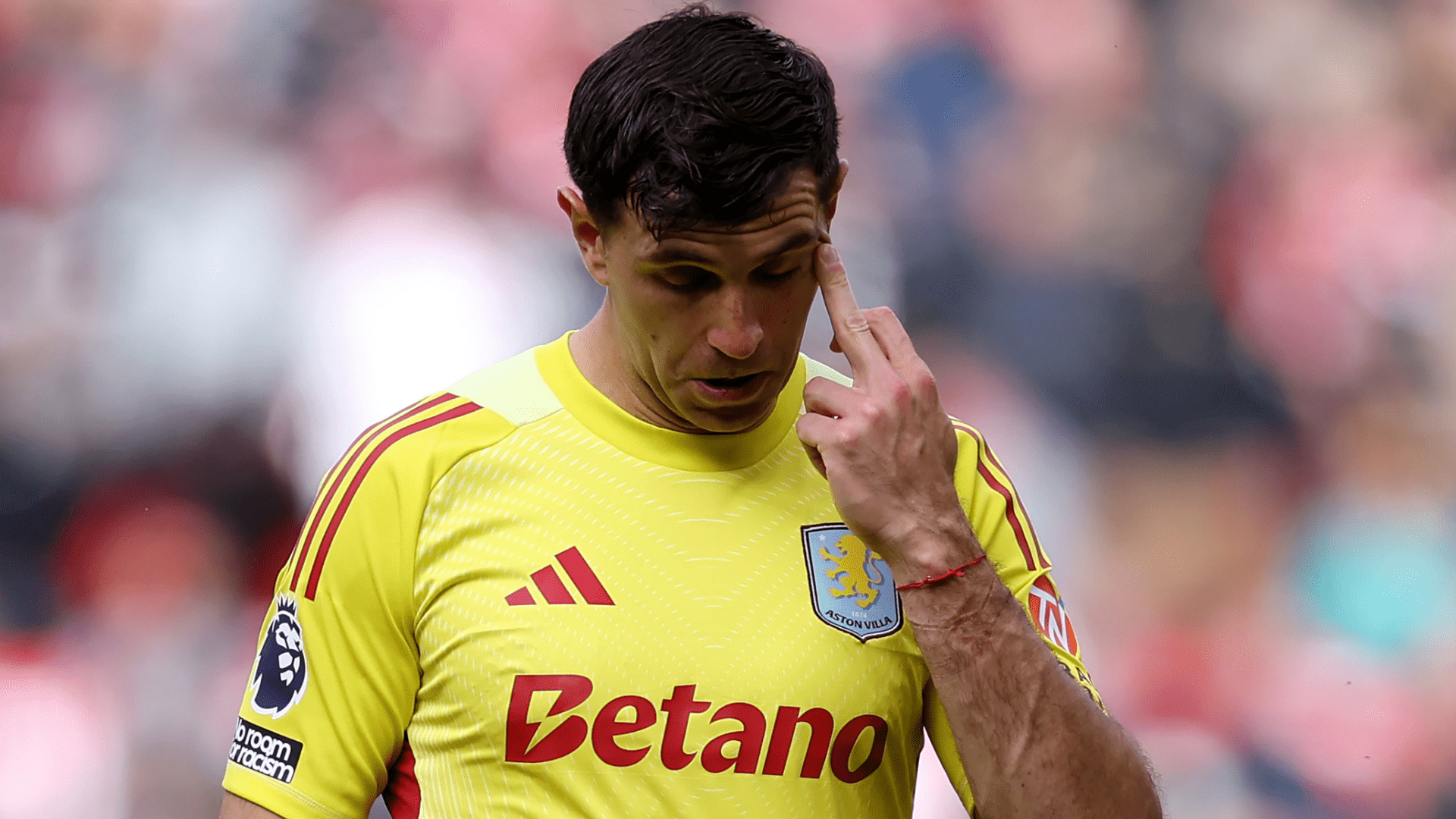 Emiliano Martinez's Hopes for Manchester United Transfer Fade as Club Signs Senne Lammens Instead