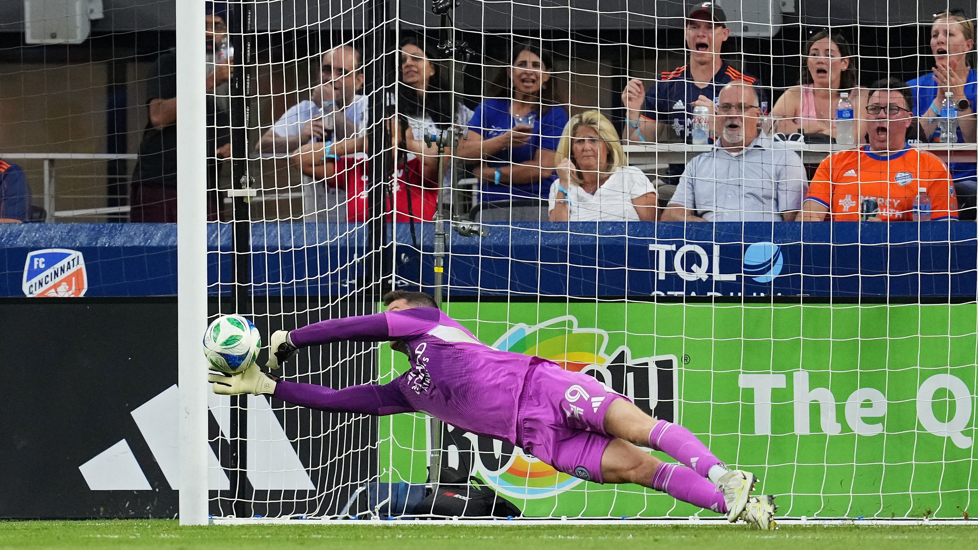 'The method to the madness' – Tim Howard says he respects Mauricio Pochettino's pedigree, but points to USMNT's unsettled goalkeeper situation as area requiring clarity