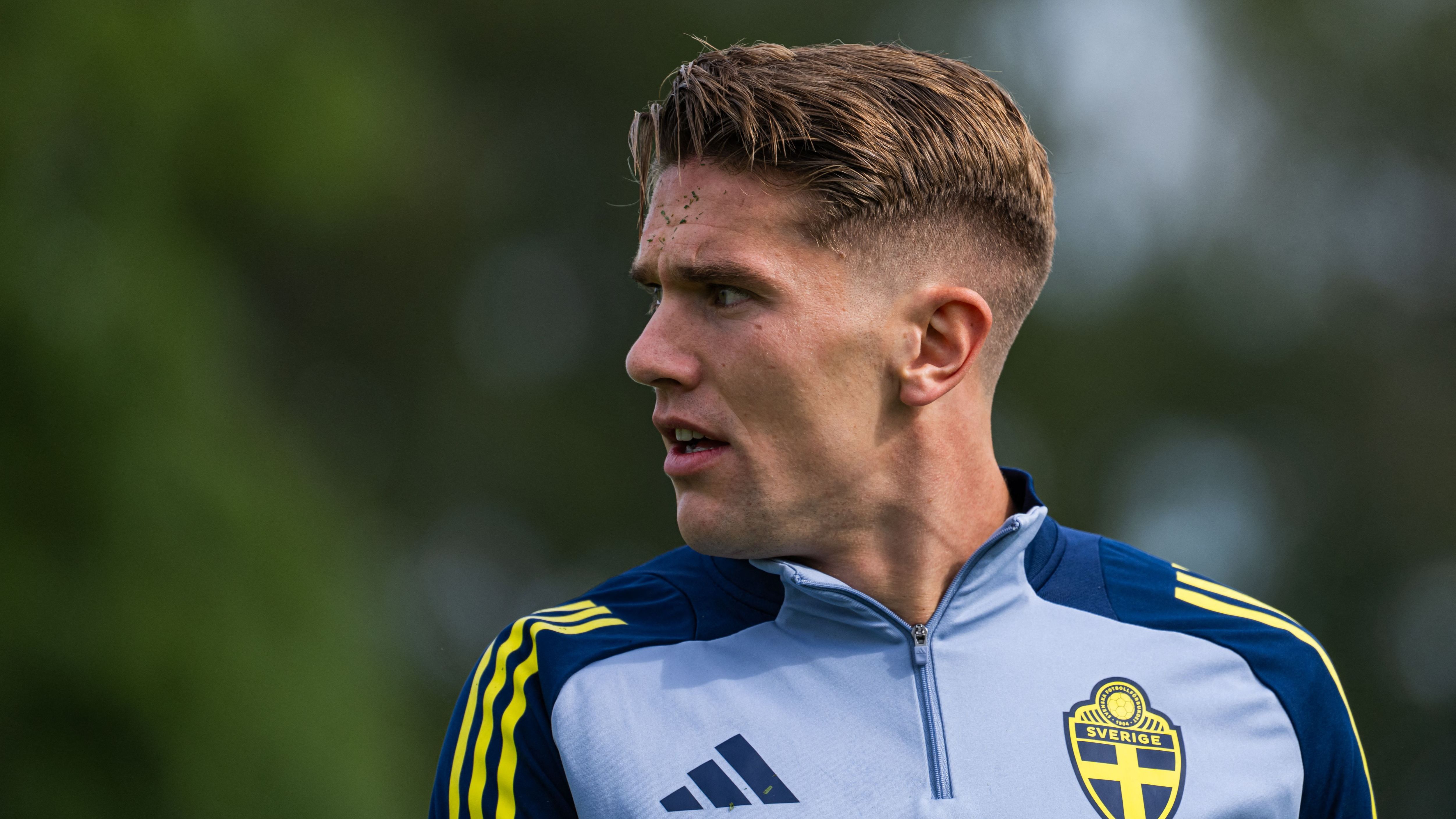 Viktor Gyokeres Delivers Succinct Seven-Word Response to Arsenal Fans' Chant on Career Commitments