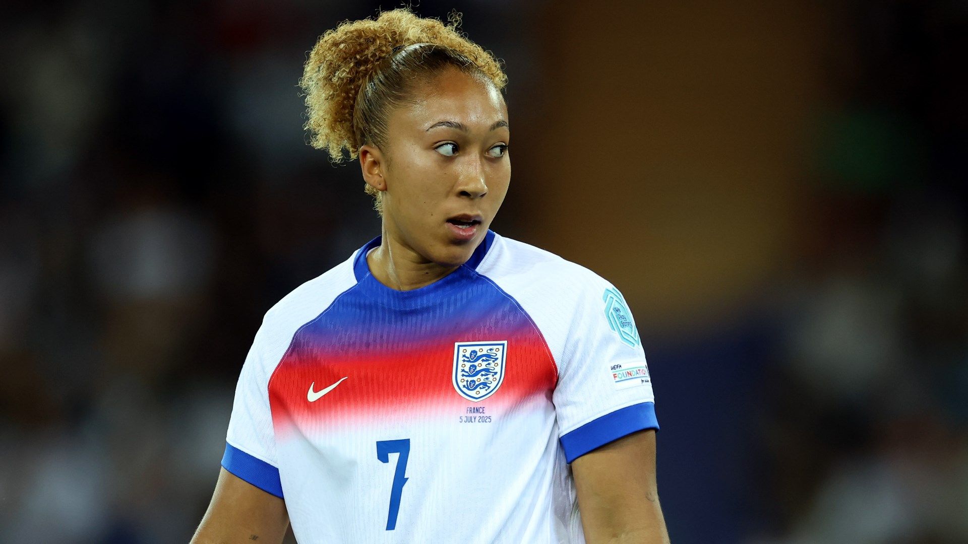 Lauren James, de las Leonas, detalla su determinación de superar el dolor intenso en la Eurocopa 2025 y pide comprensión a los críticos.