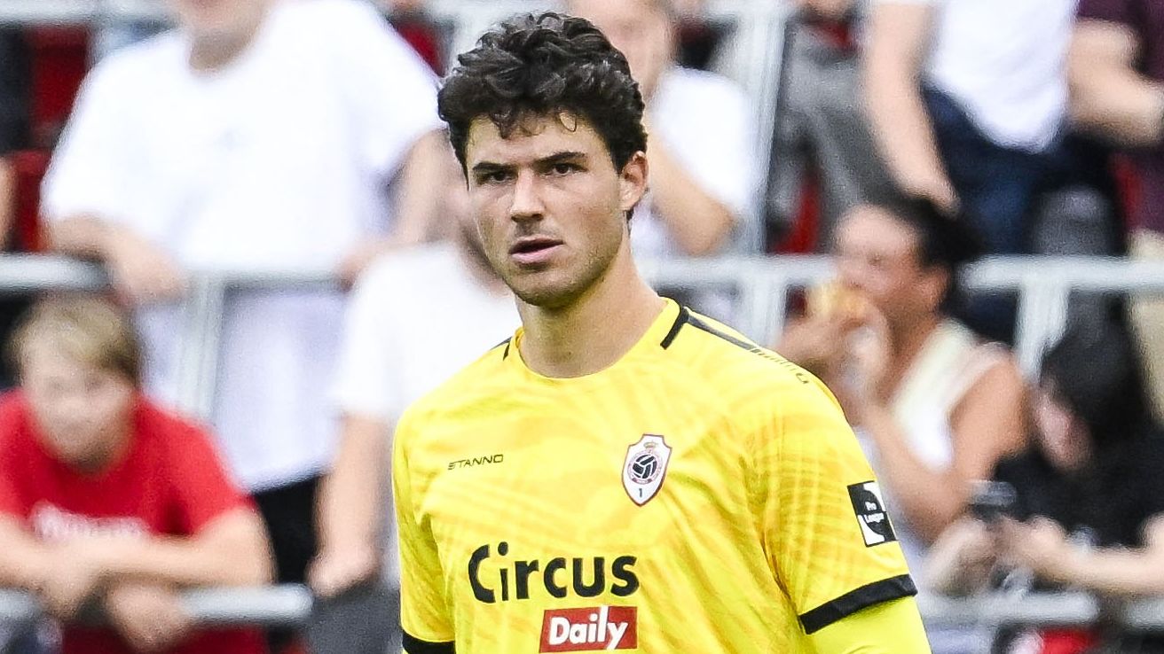 Could Senne Lammens Become Manchester United's New First-Choice Goalkeeper? Gary Neville Details Former Club's Strategy for £18m Signing Amid Onana and Bayindir's Challenges