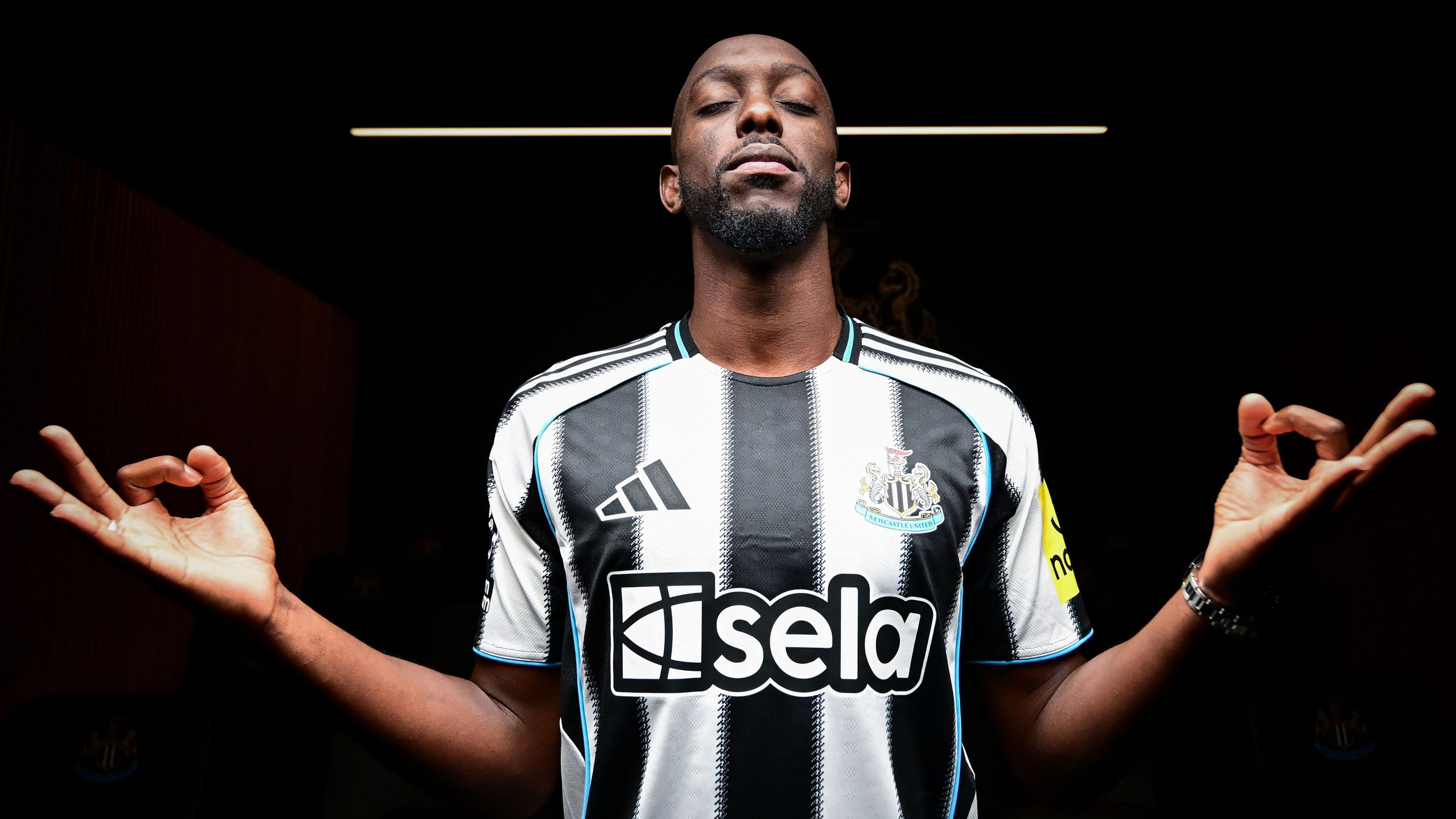 Newcastle United Secures Yoane Wissa Transfer in the Final Seconds Due to Paperwork Oversight
