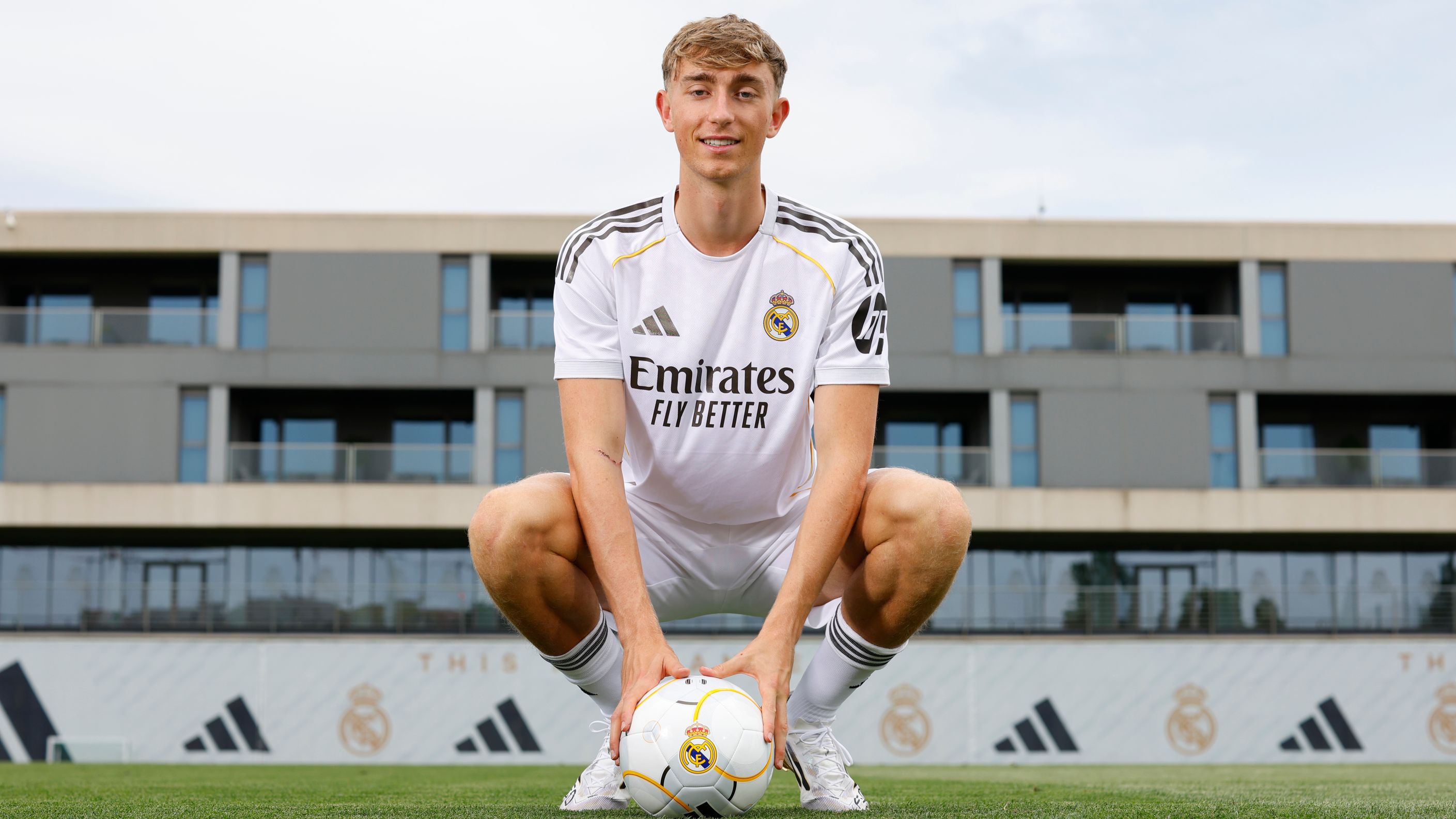 Liverpool Excels in Transfer Window Grades, While Manchester United and Barcelona Lag Behind: Rankings for Europe's Top 10 Clubs