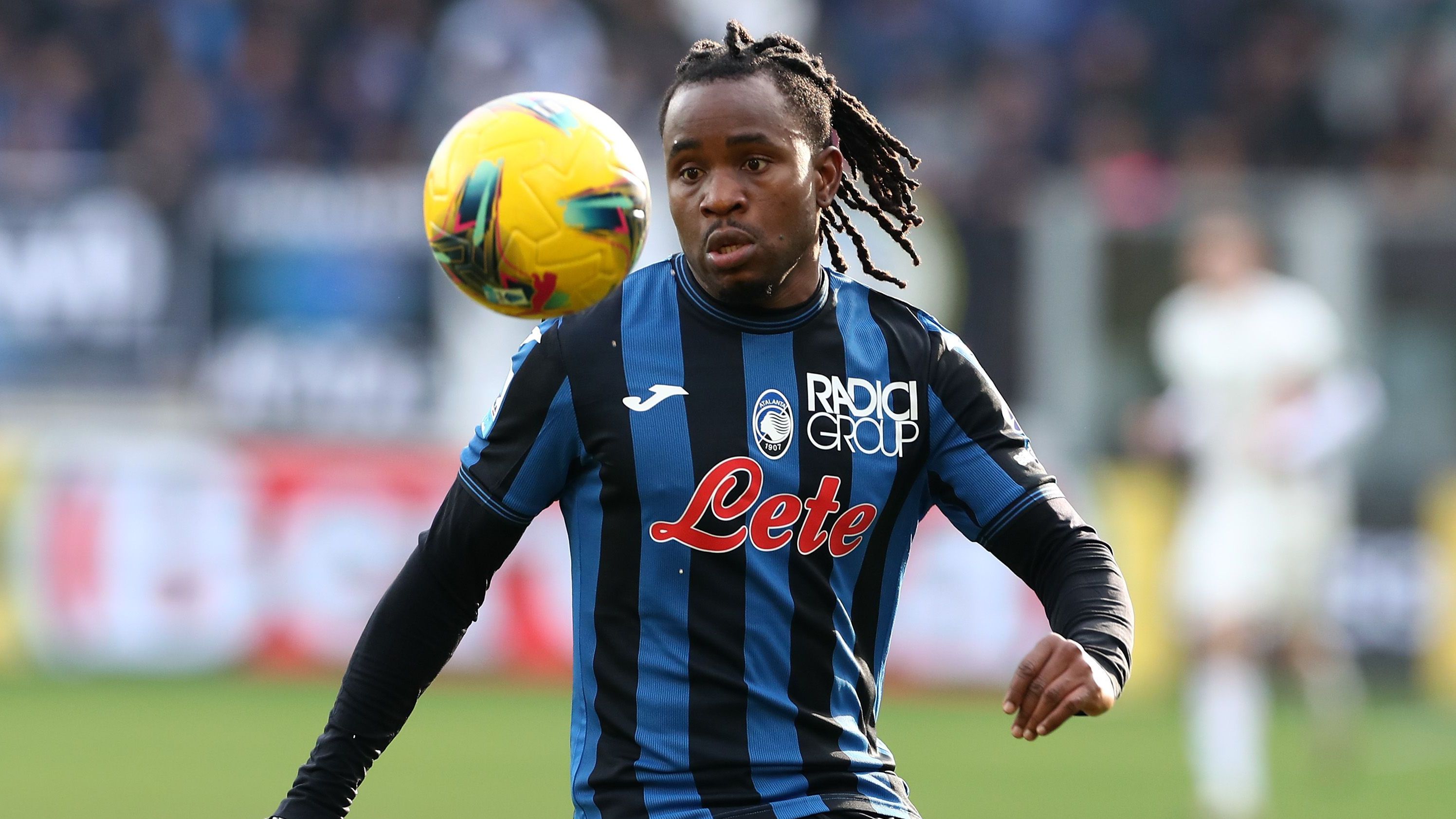 Ademola Lookman enciende la intensa rivalidad por el traspaso entre Galatasaray y Fenerbahçe mientras el Atalanta mantiene su valoración en 50 millones de euros.