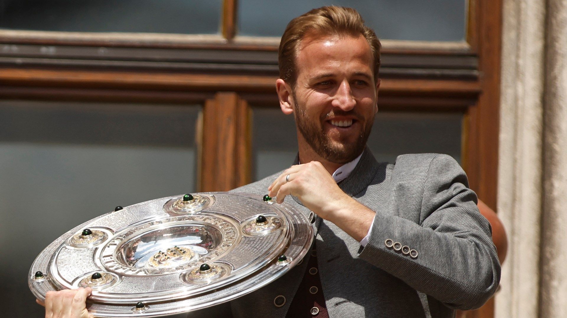 Michael Owen Criticizes Harry Kane's Bundesliga Success as Underwhelming, Questioning His Move to Bayern Munich