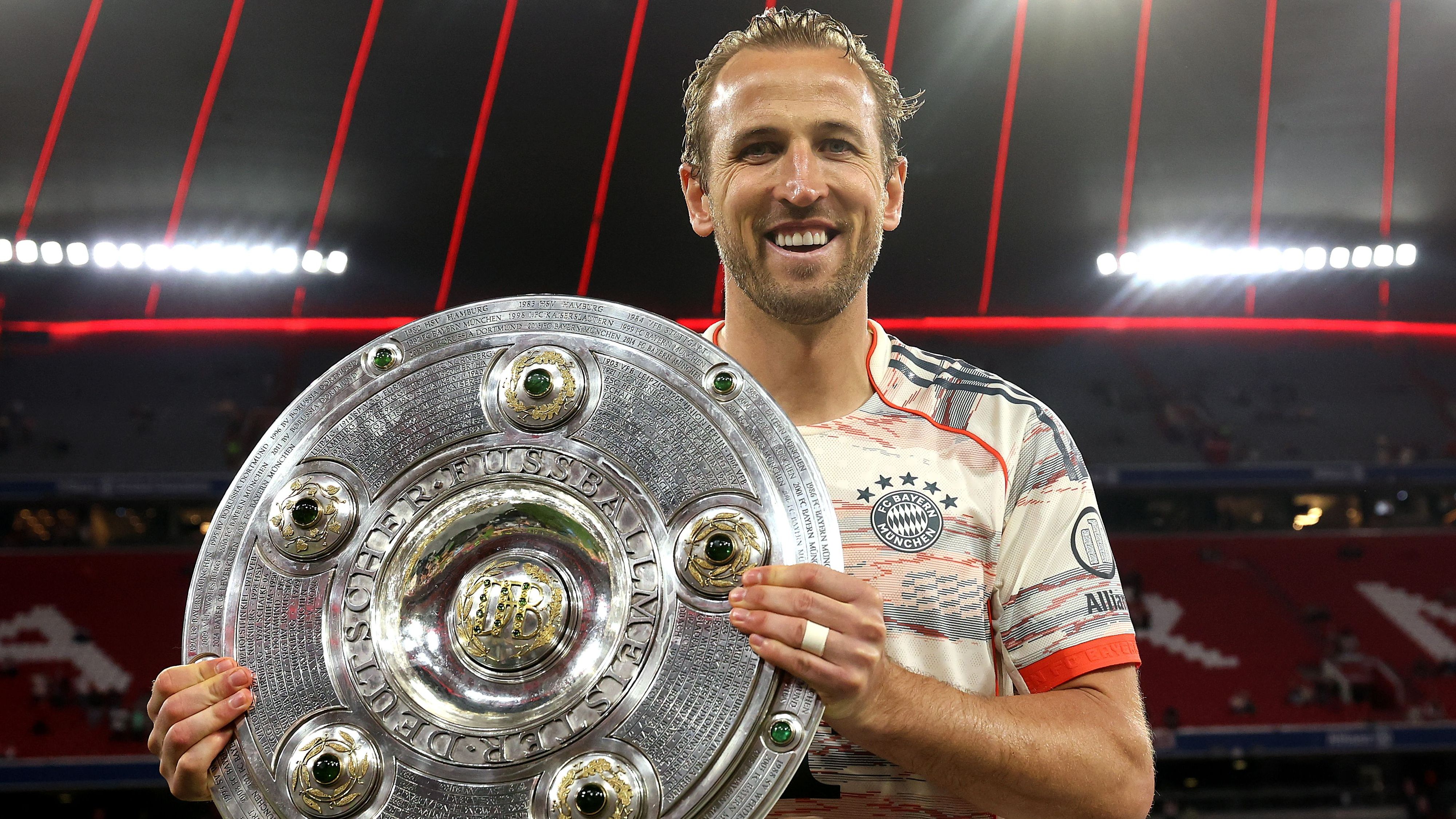 Manchester United's Missed Opportunity with Harry Kane: Experts Deem Failed Transfer the Club's Greatest Blunder in a Decade, as Rio Ferdinand and Michael Owen Affirm