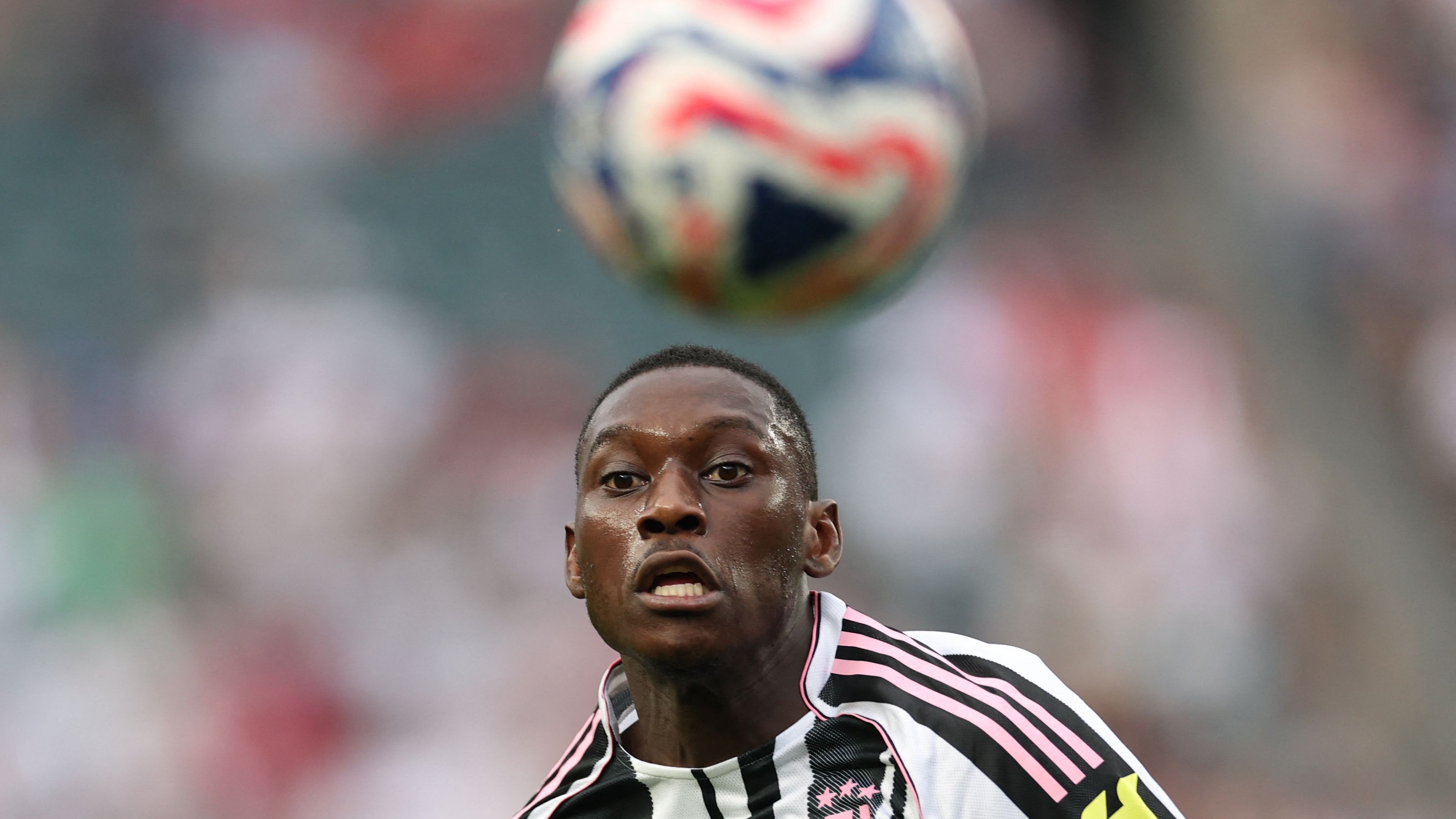 Paris Saint-Germain Displeased with Juventus Director Damien Comolli's Cancellation of Randal Kolo Muani Transfer, Enabling Tottenham's Signing of the French Forward