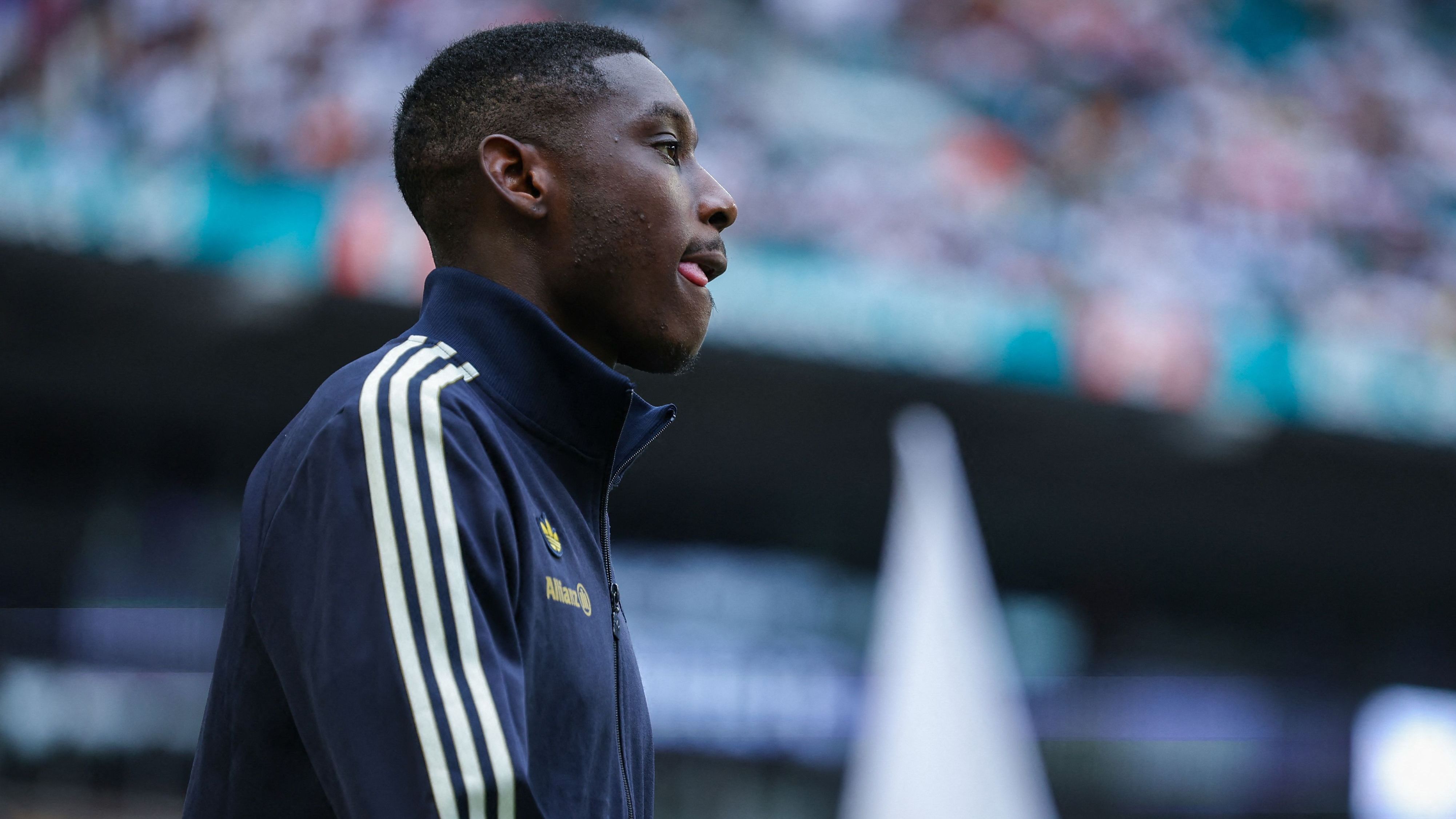 Paris Saint-Germain Displeased with Juventus Director Damien Comolli's Cancellation of Randal Kolo Muani Transfer, Enabling Tottenham's Signing of the French Forward